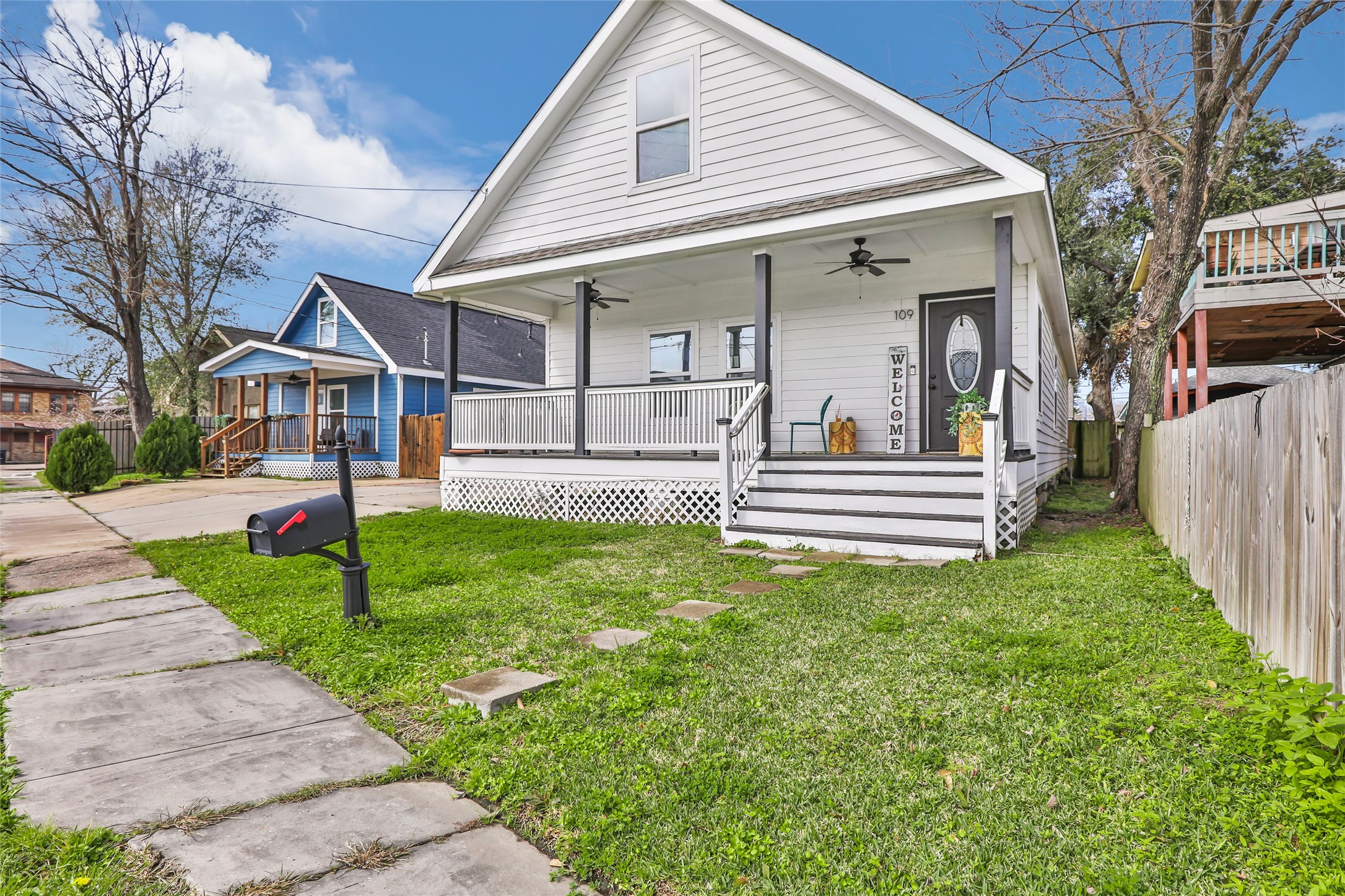 Listing photo 3