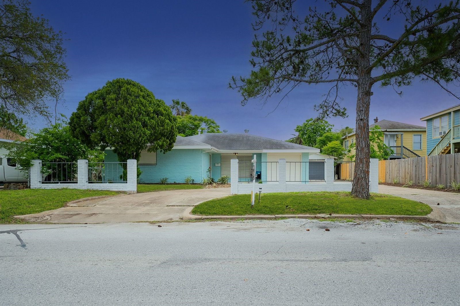 Listing photo 1