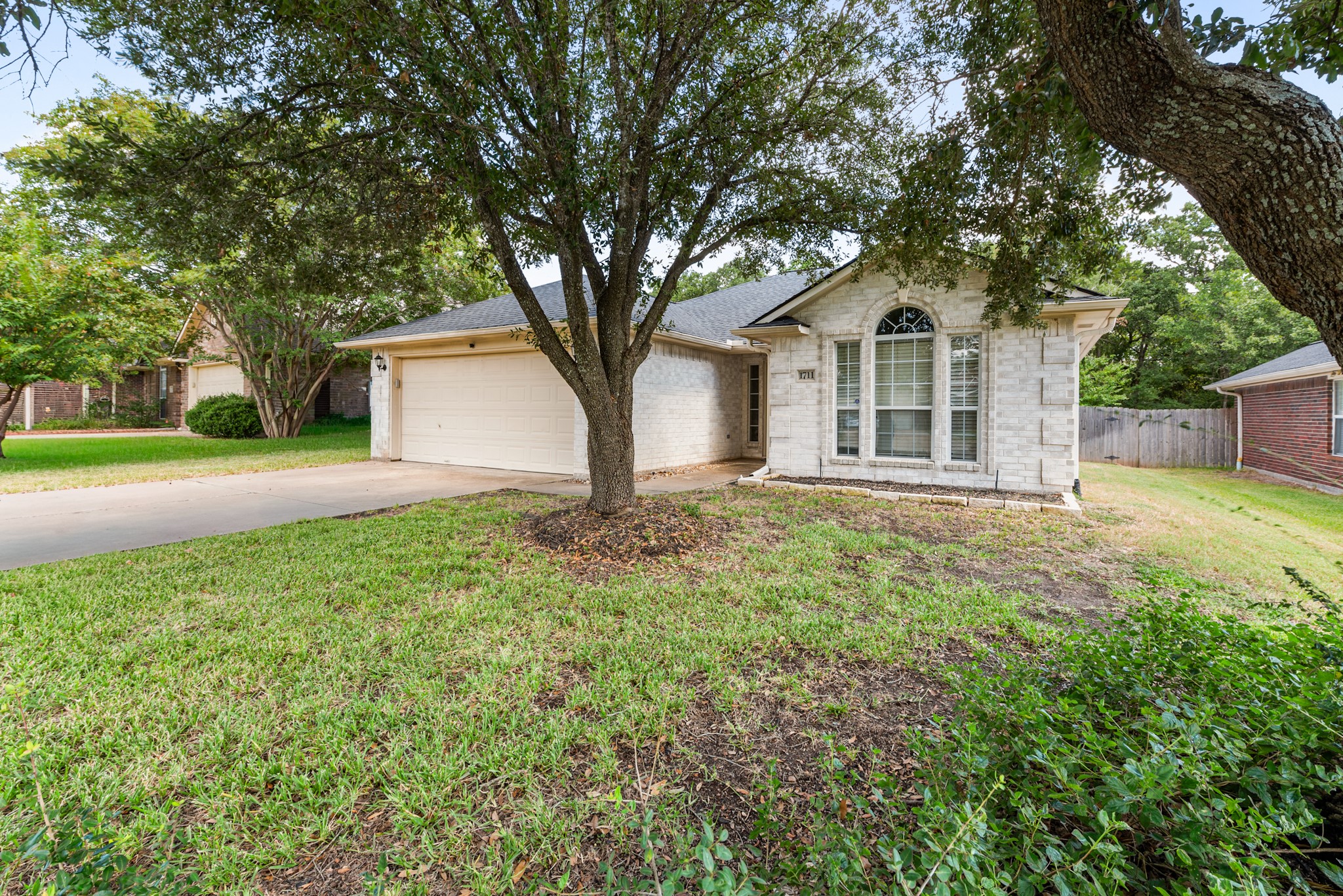 Listing photo 3