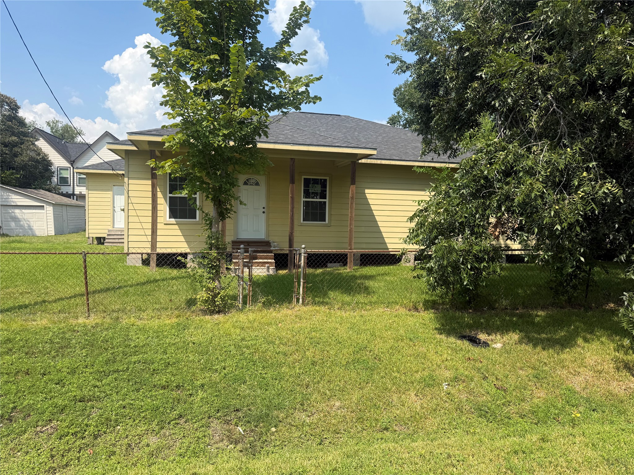 Listing photo 2
