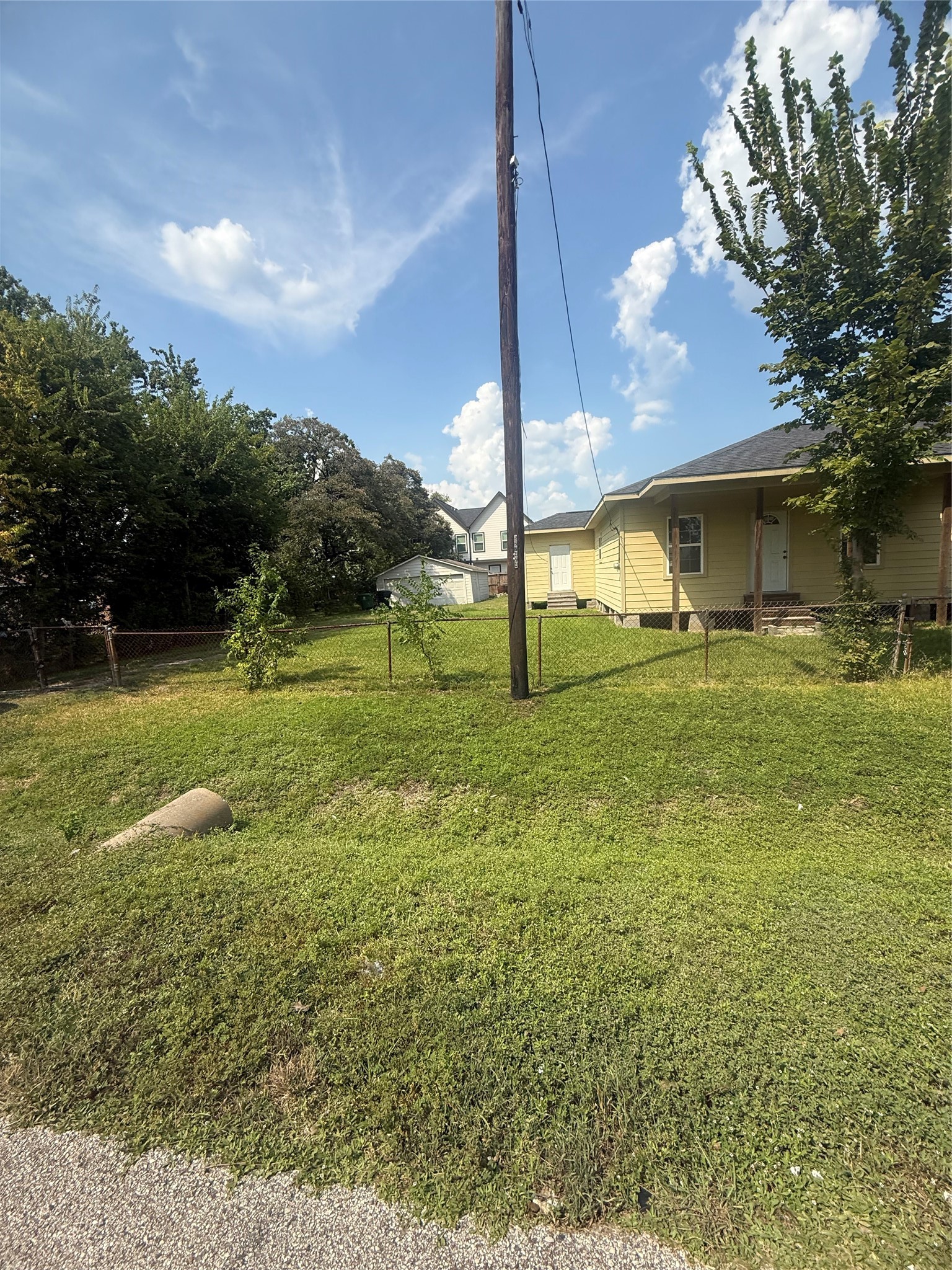 Listing photo 3