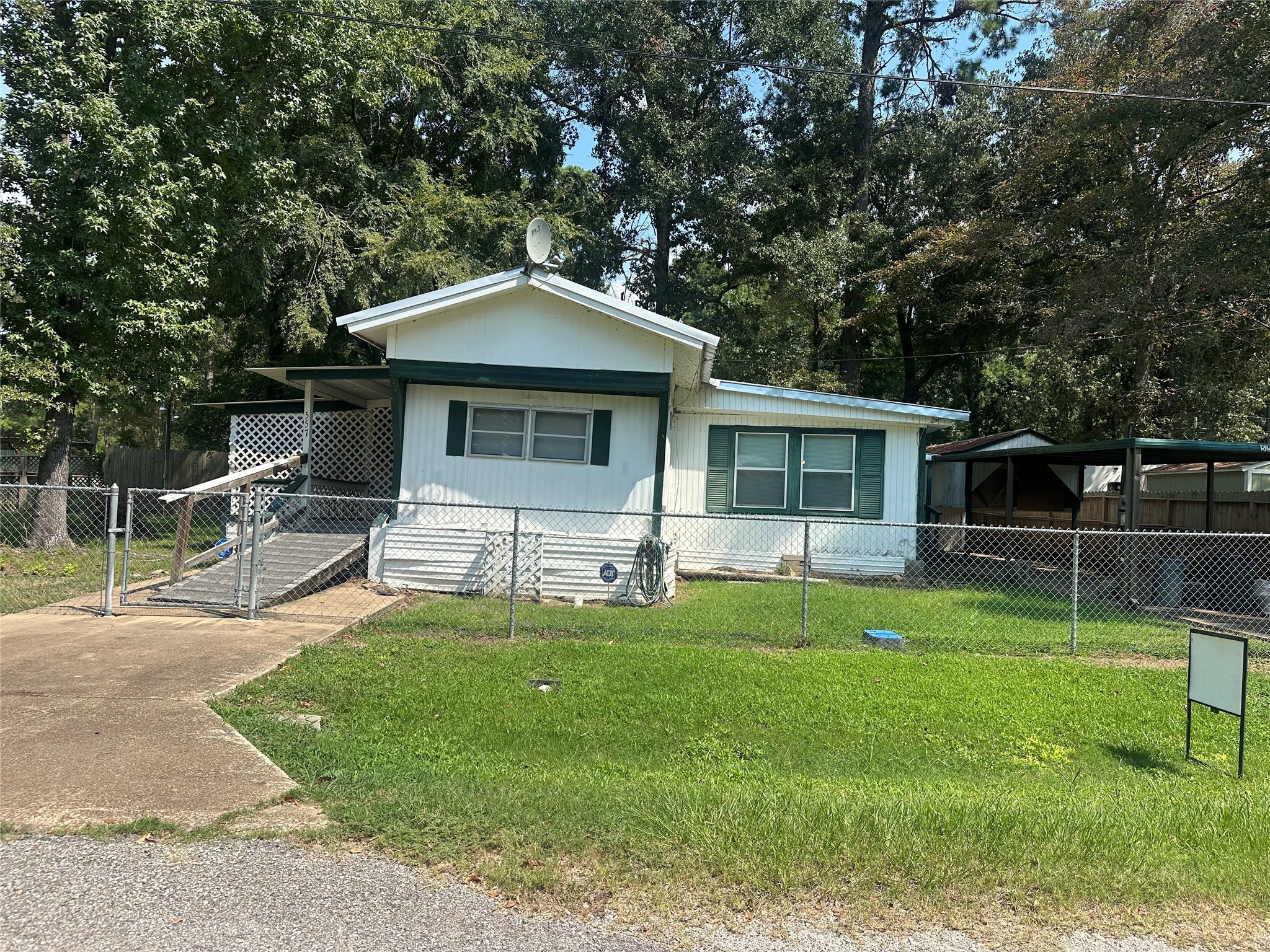 Listing photo 2
