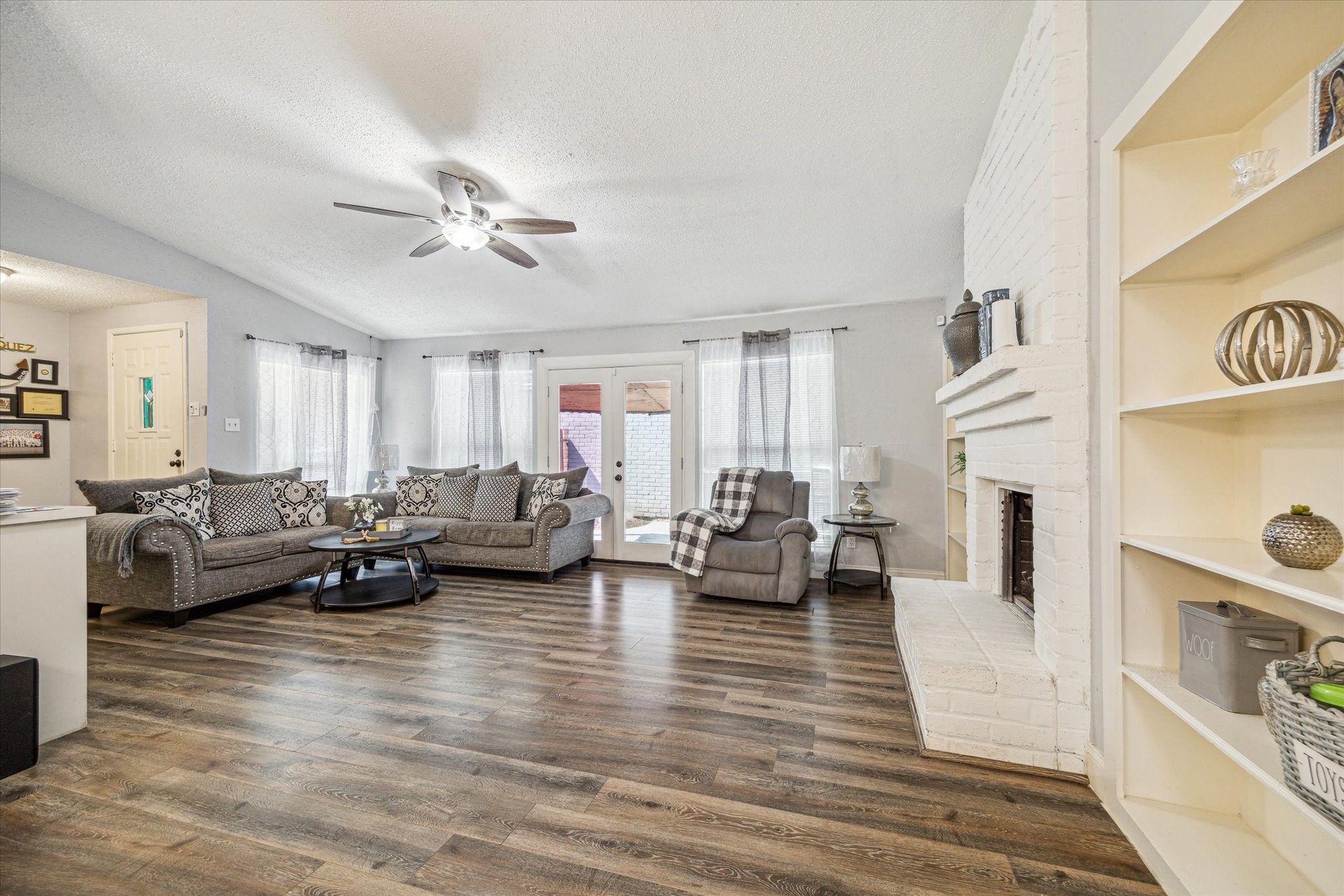 Listing photo 1