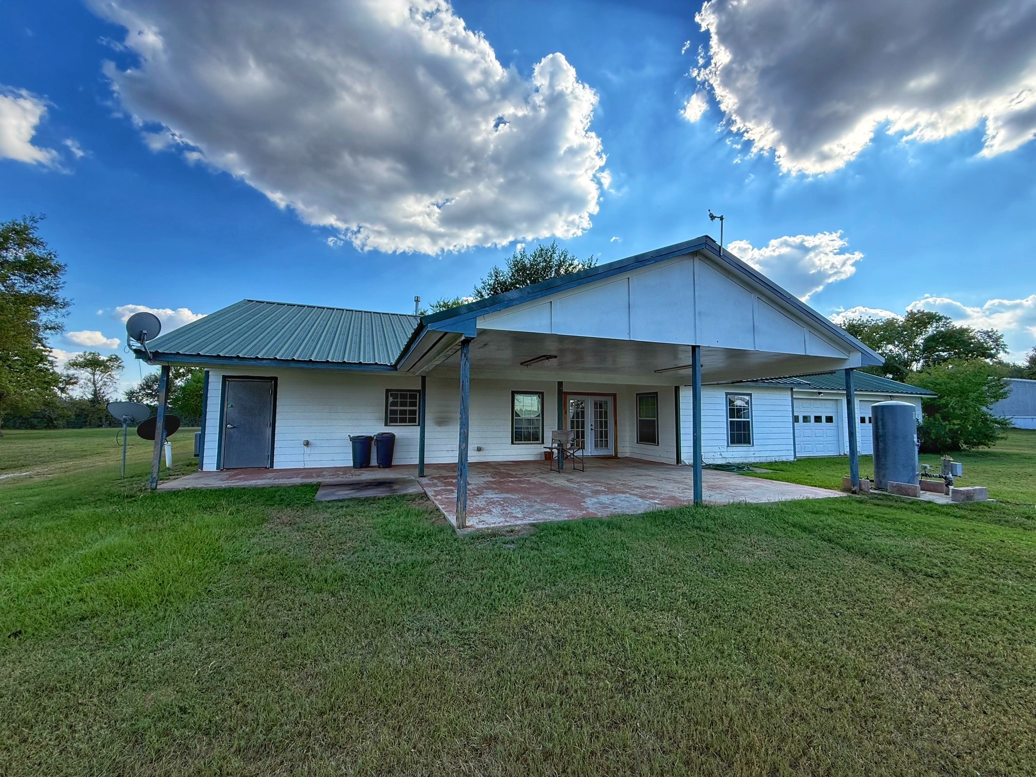 Listing photo 1