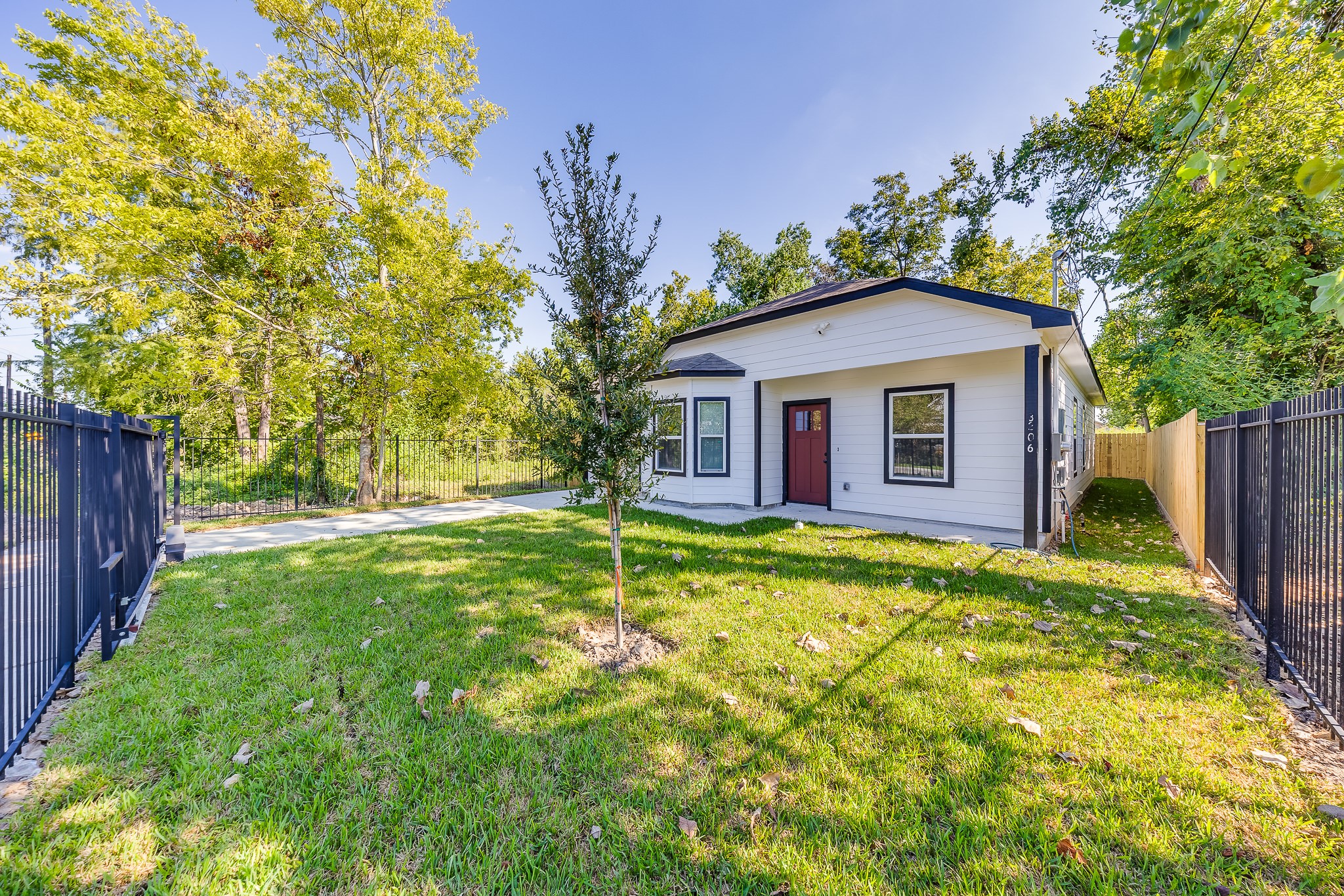 Listing photo 1