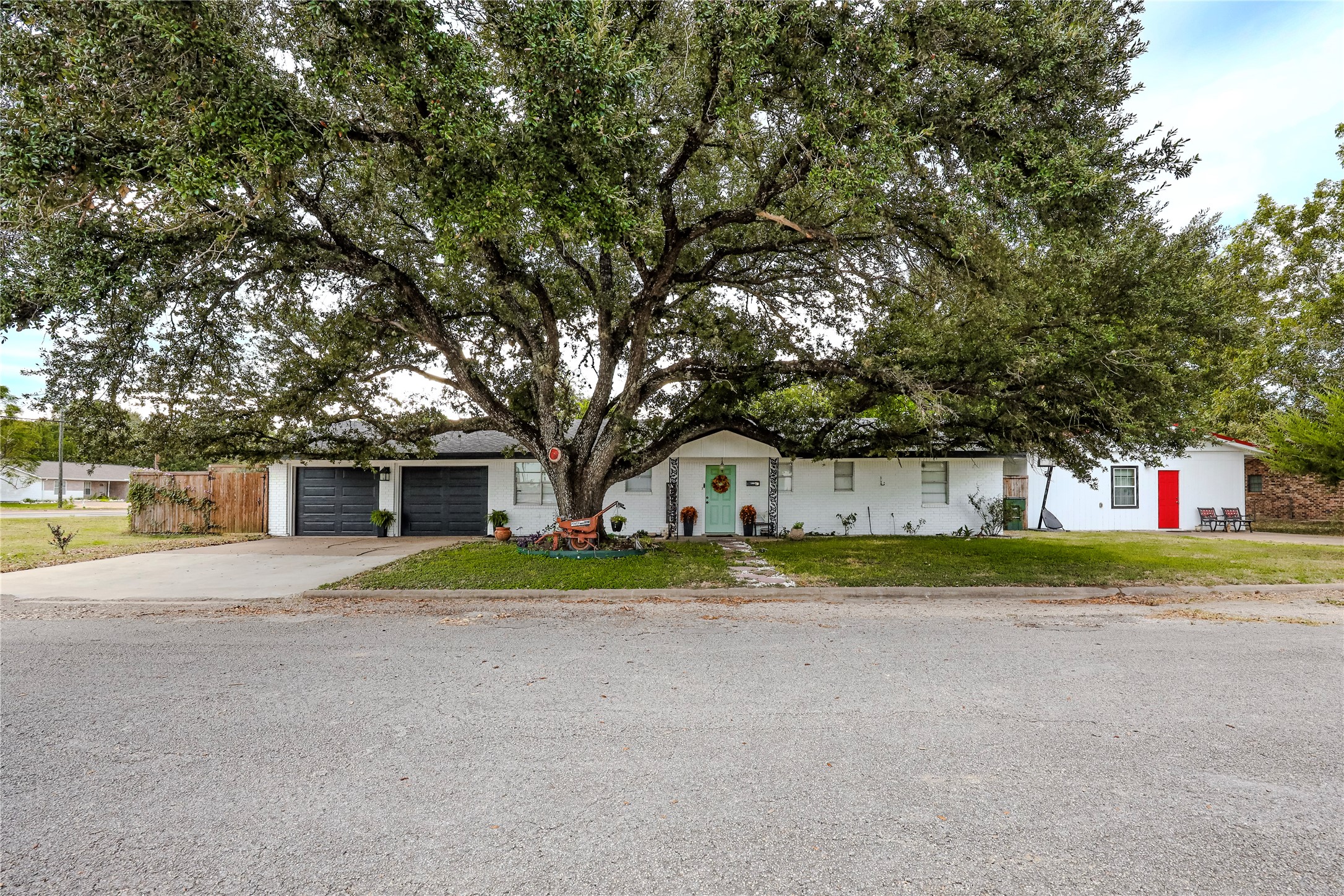 Listing photo 4