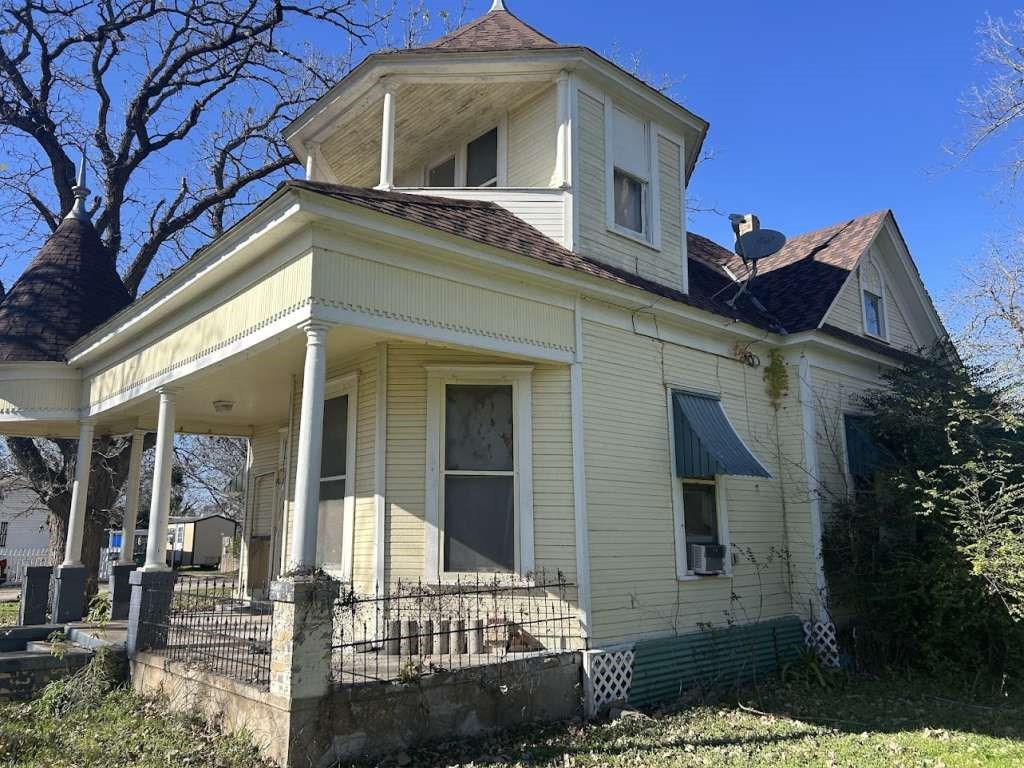Listing photo 2