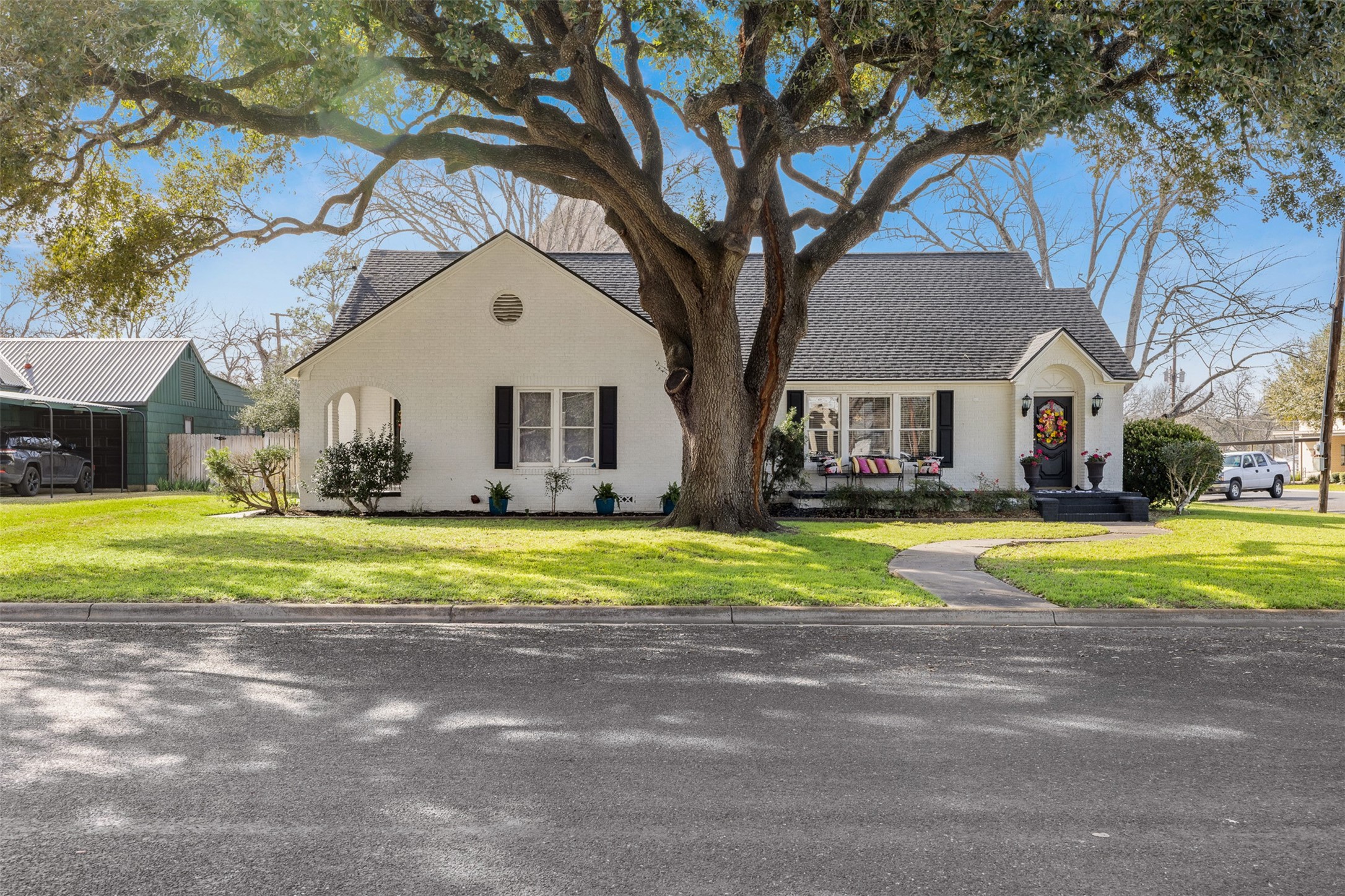 Listing photo 1