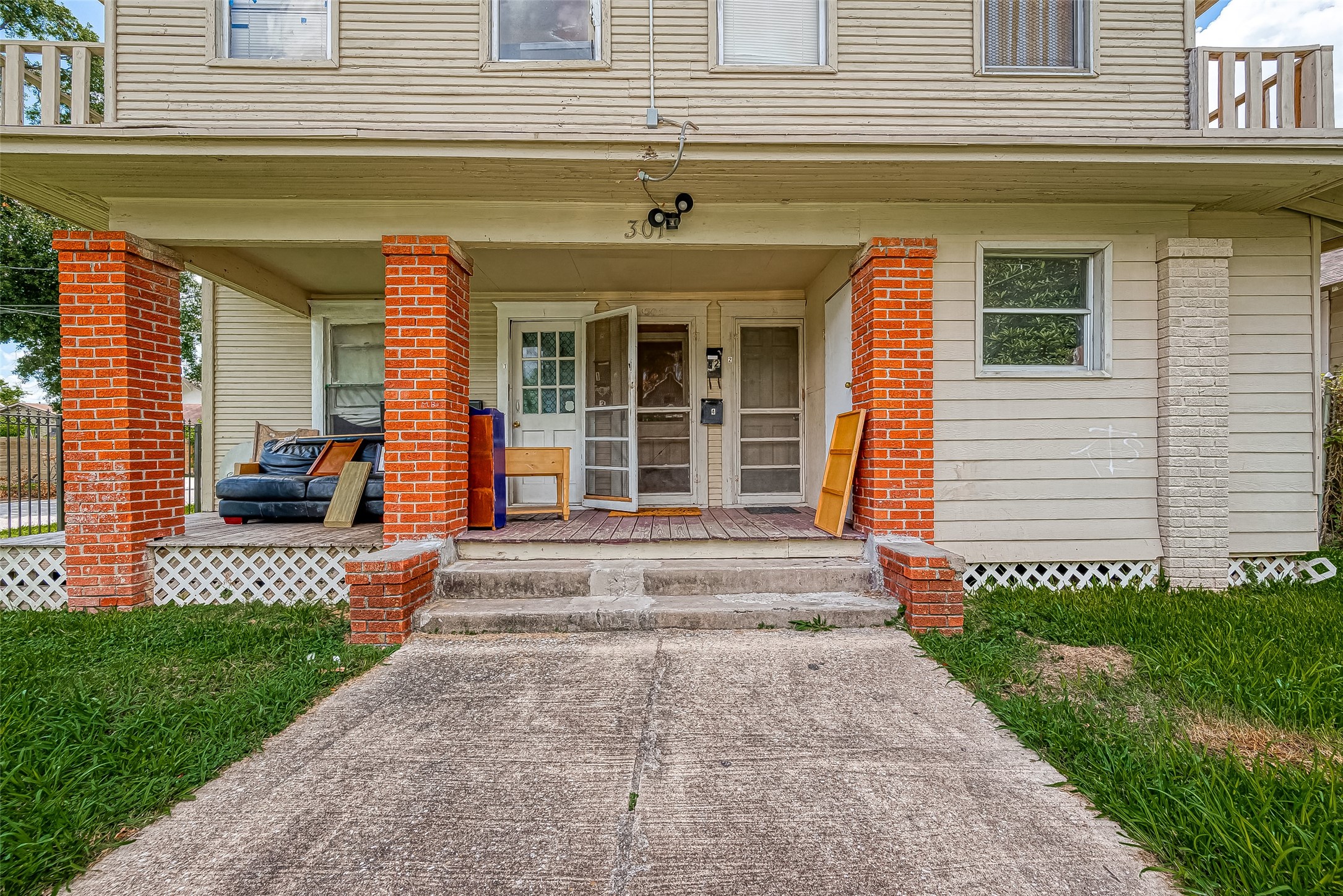 Listing photo 2