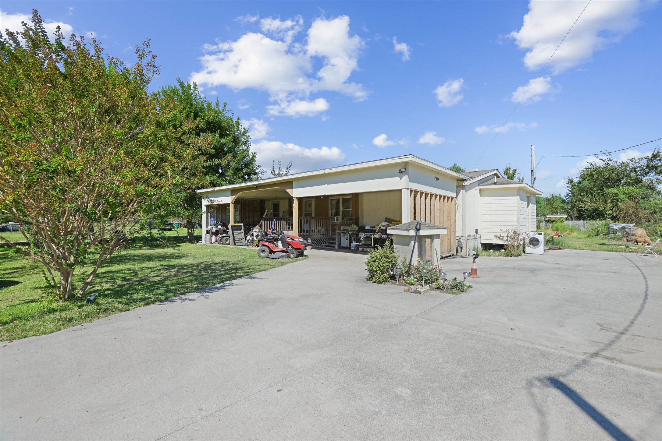 Listing photo 2
