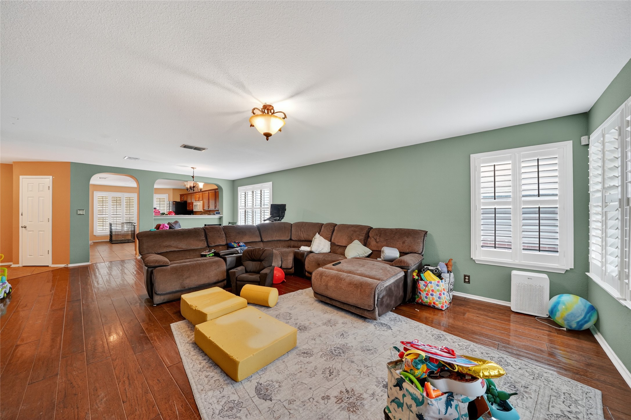 Listing photo 3
