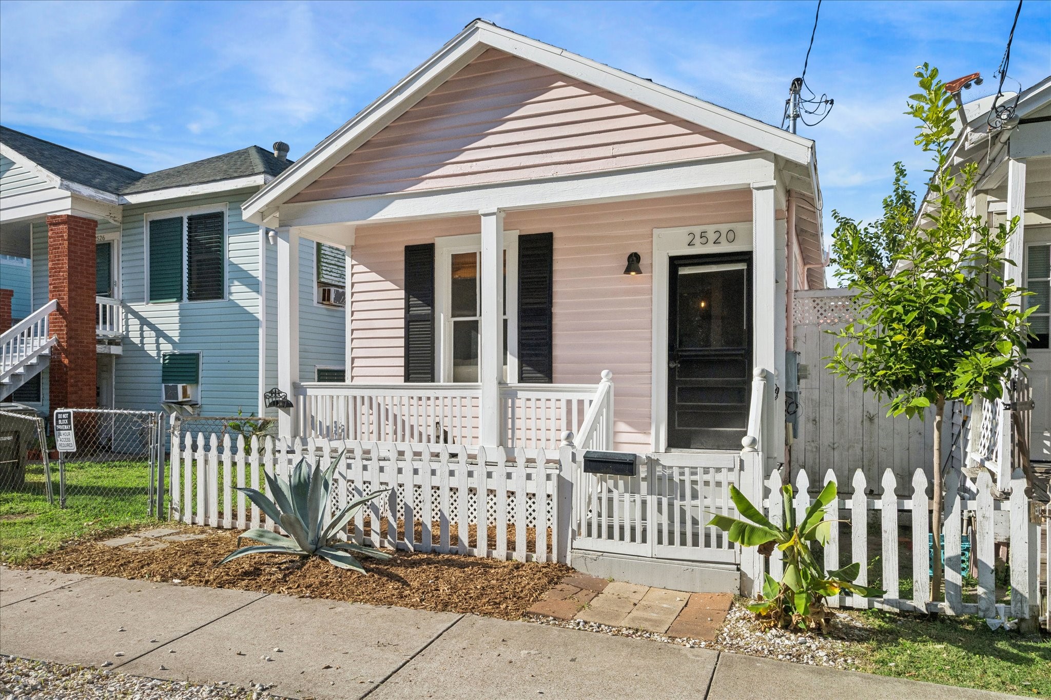 Listing photo 2