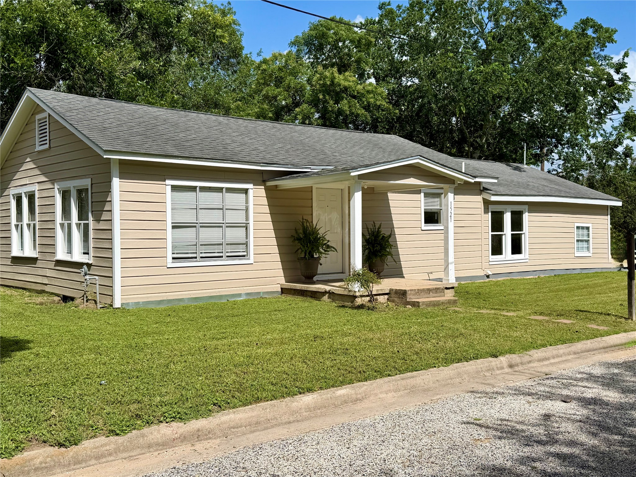 Listing photo 1