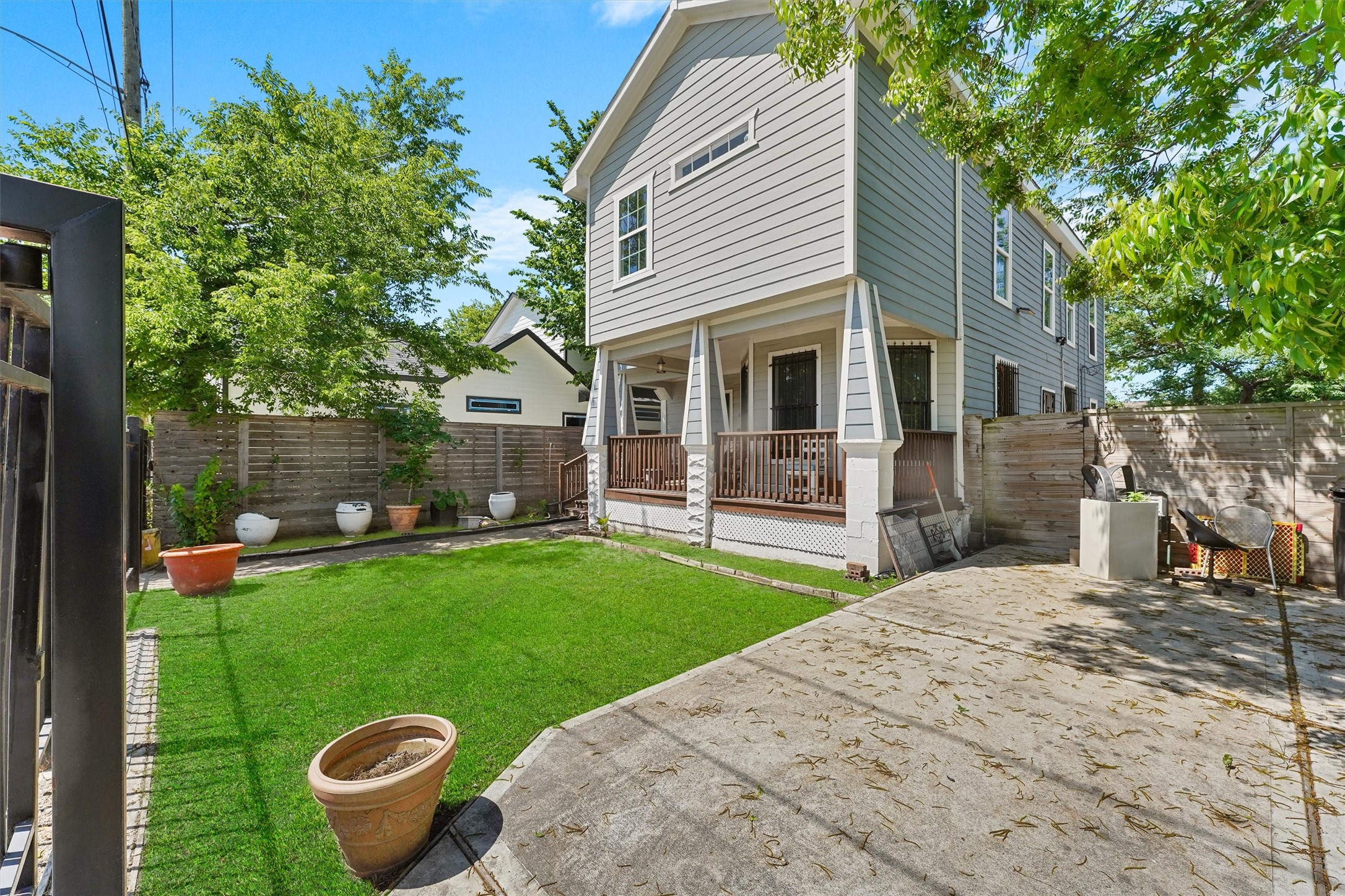 Listing photo 3