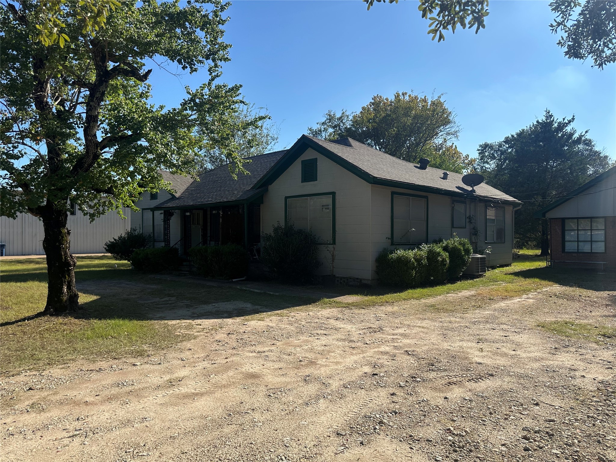 Listing photo 5