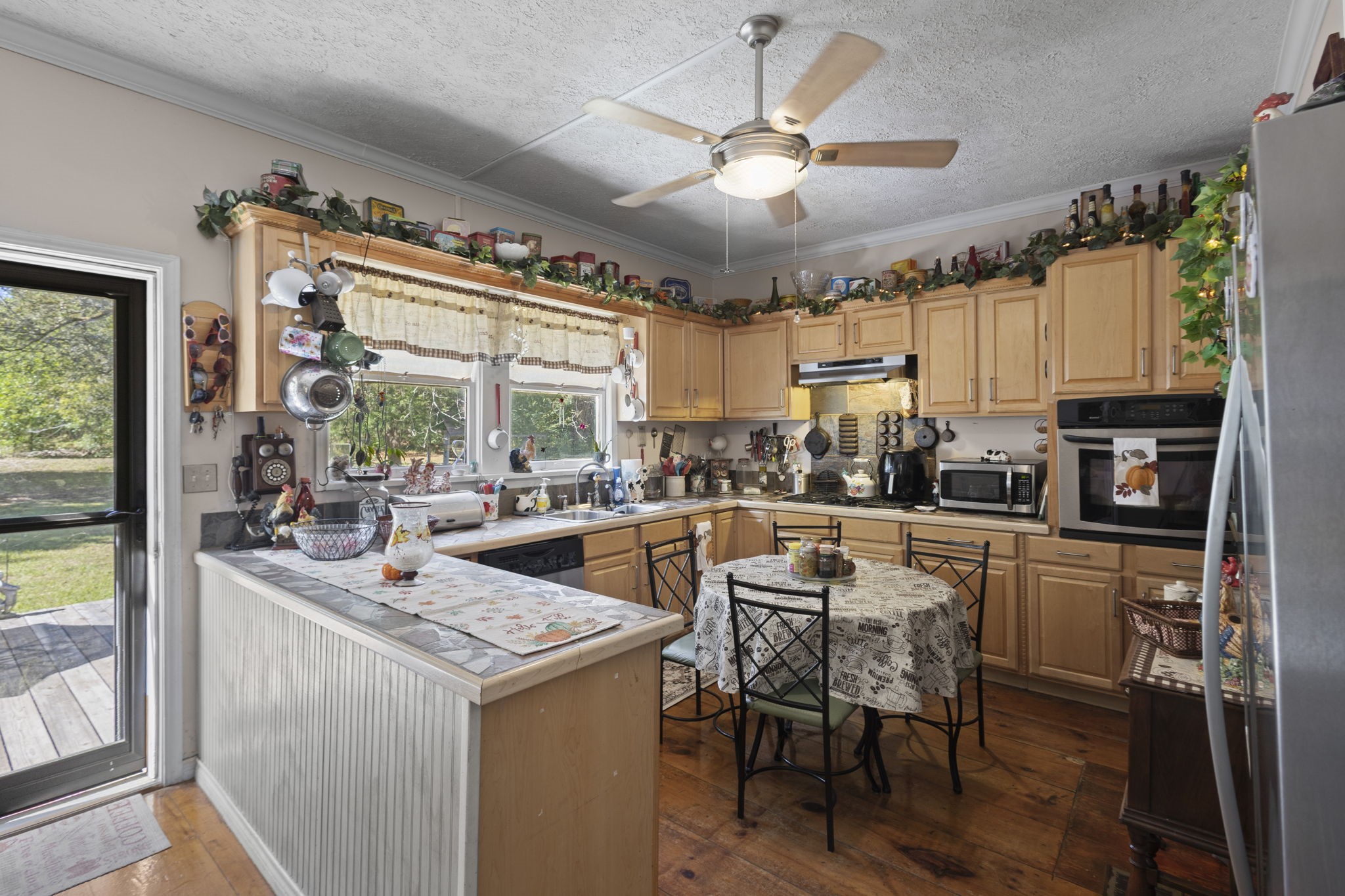 Listing photo 2