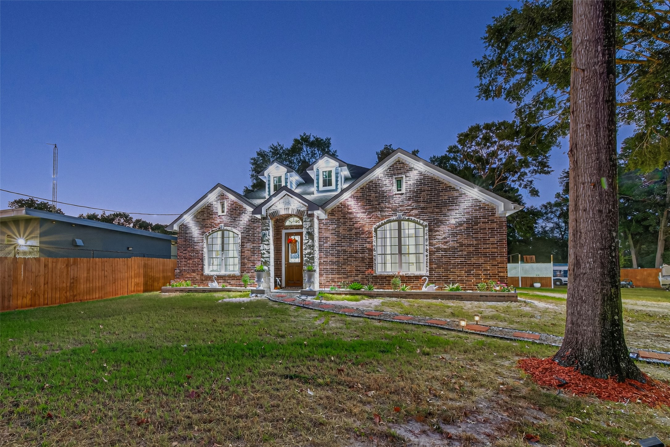 Listing photo 3