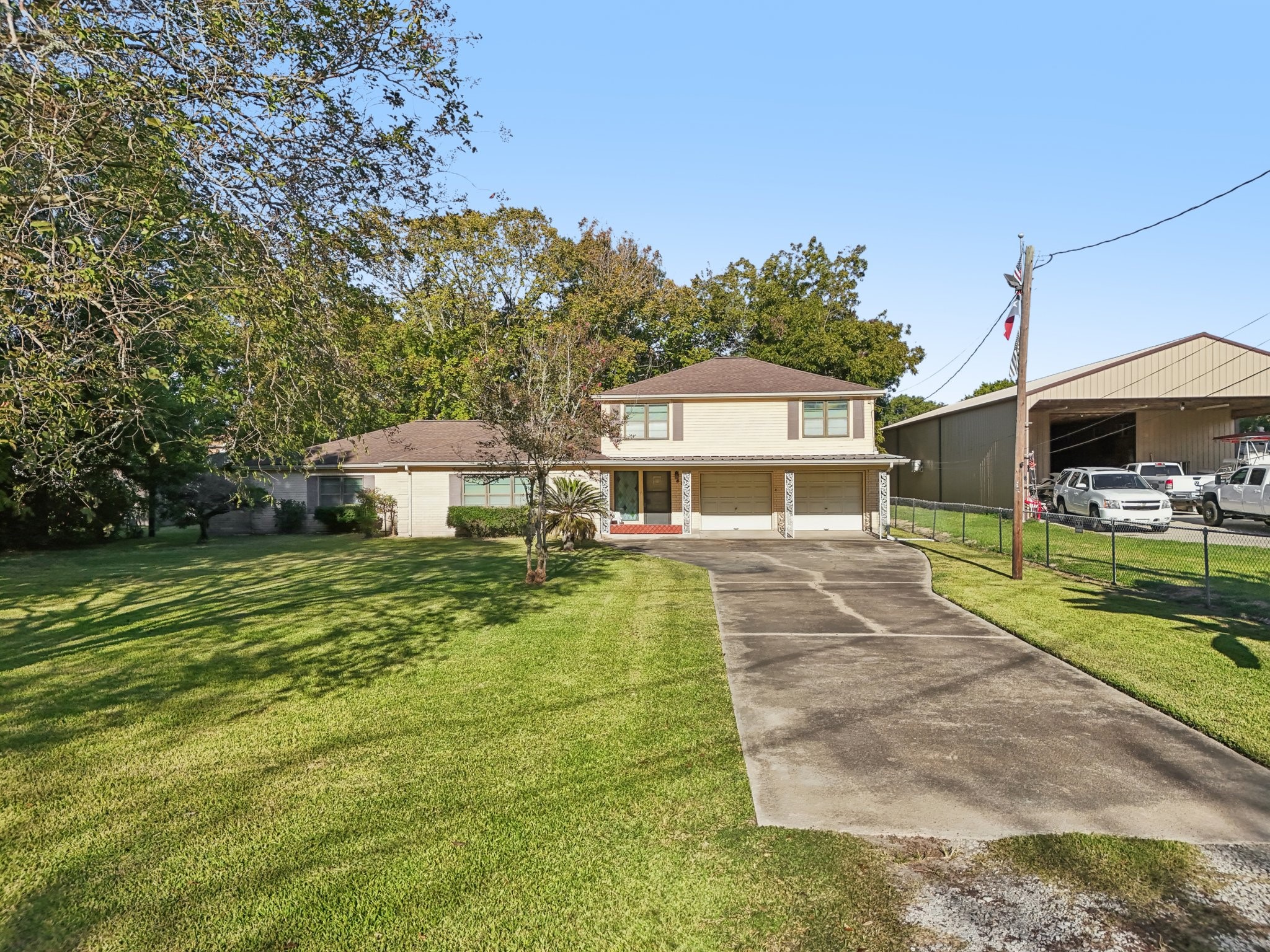 Listing photo 2