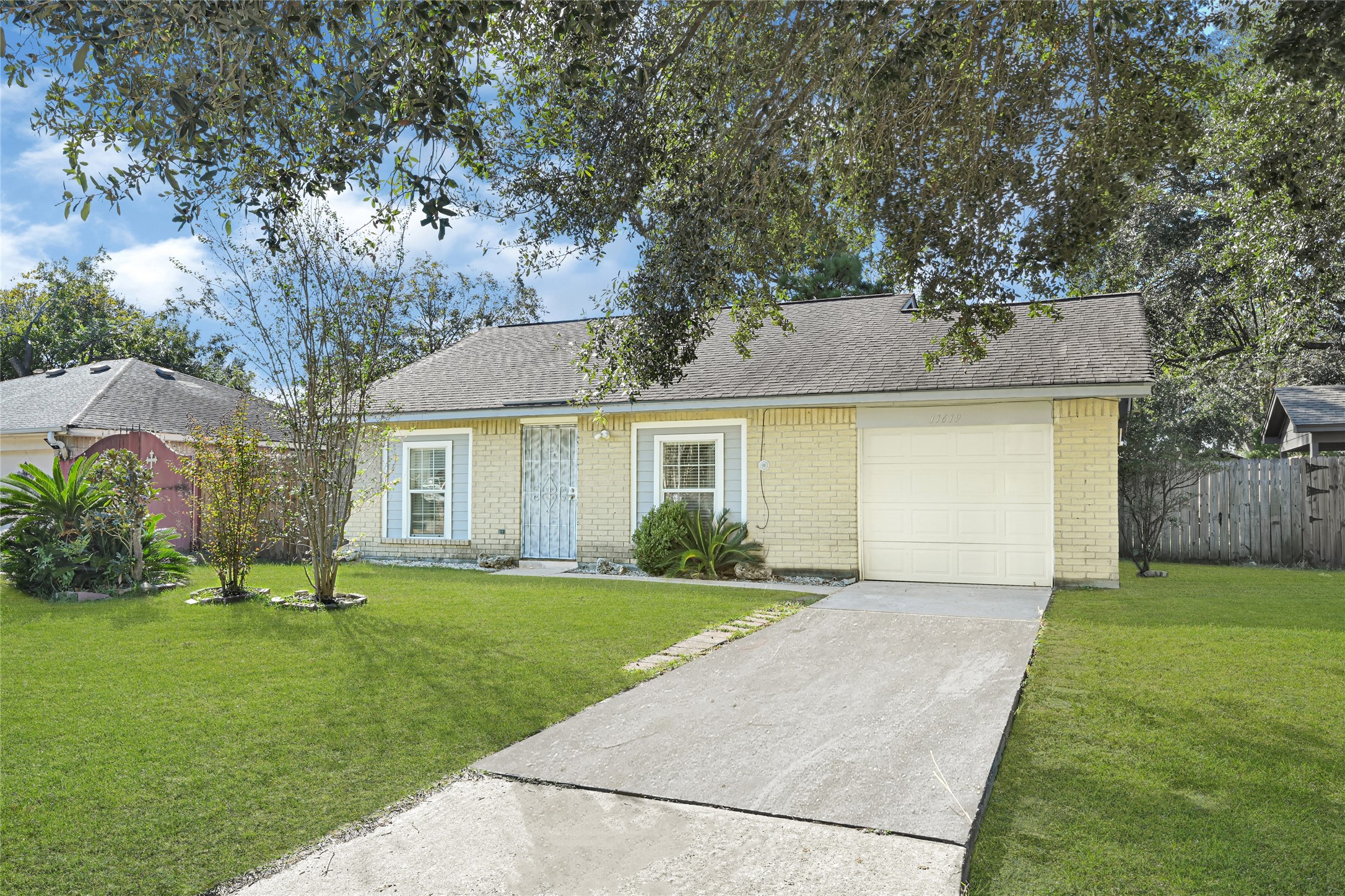 Listing photo 1