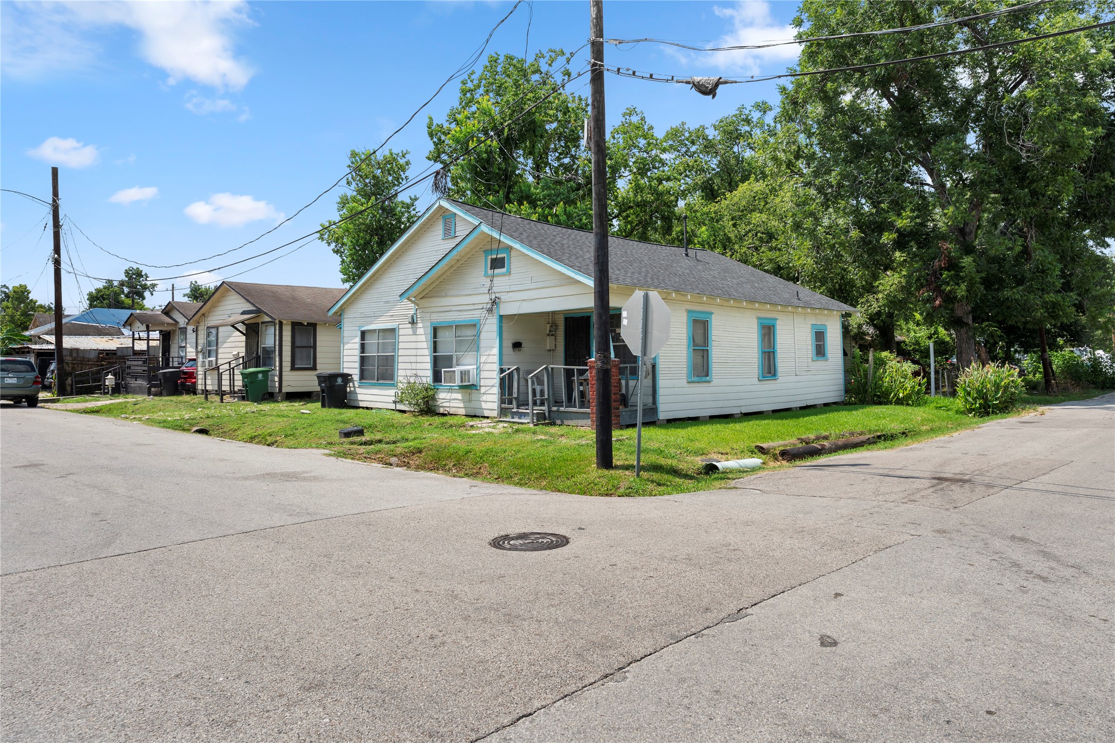 Listing photo 2
