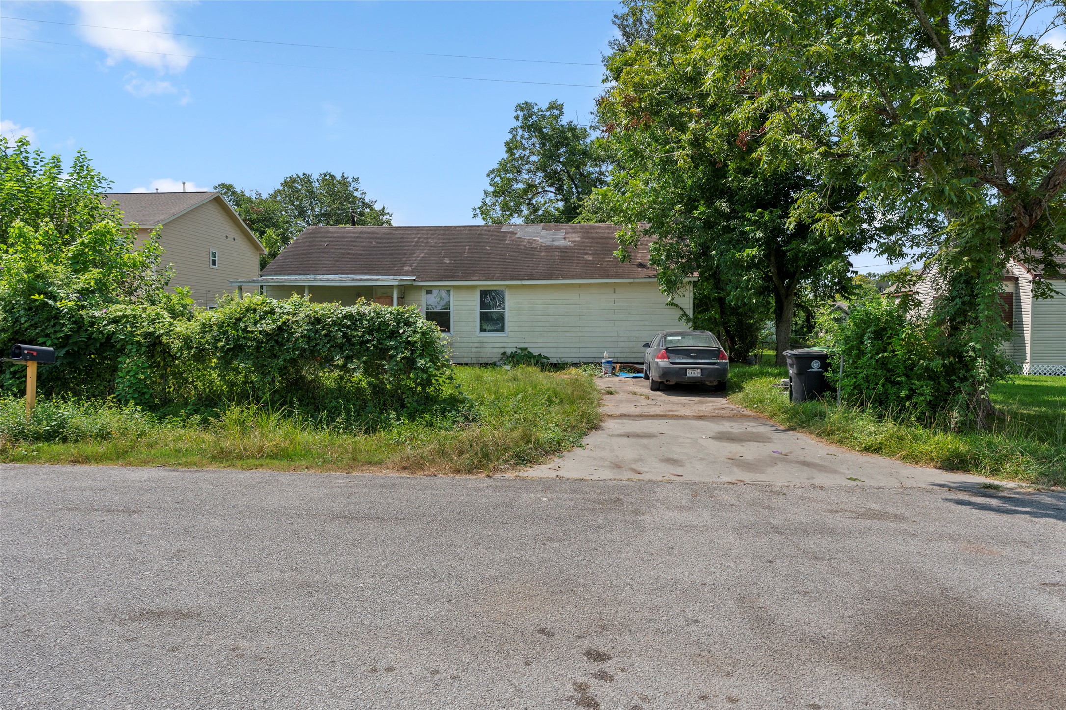 Listing photo 2