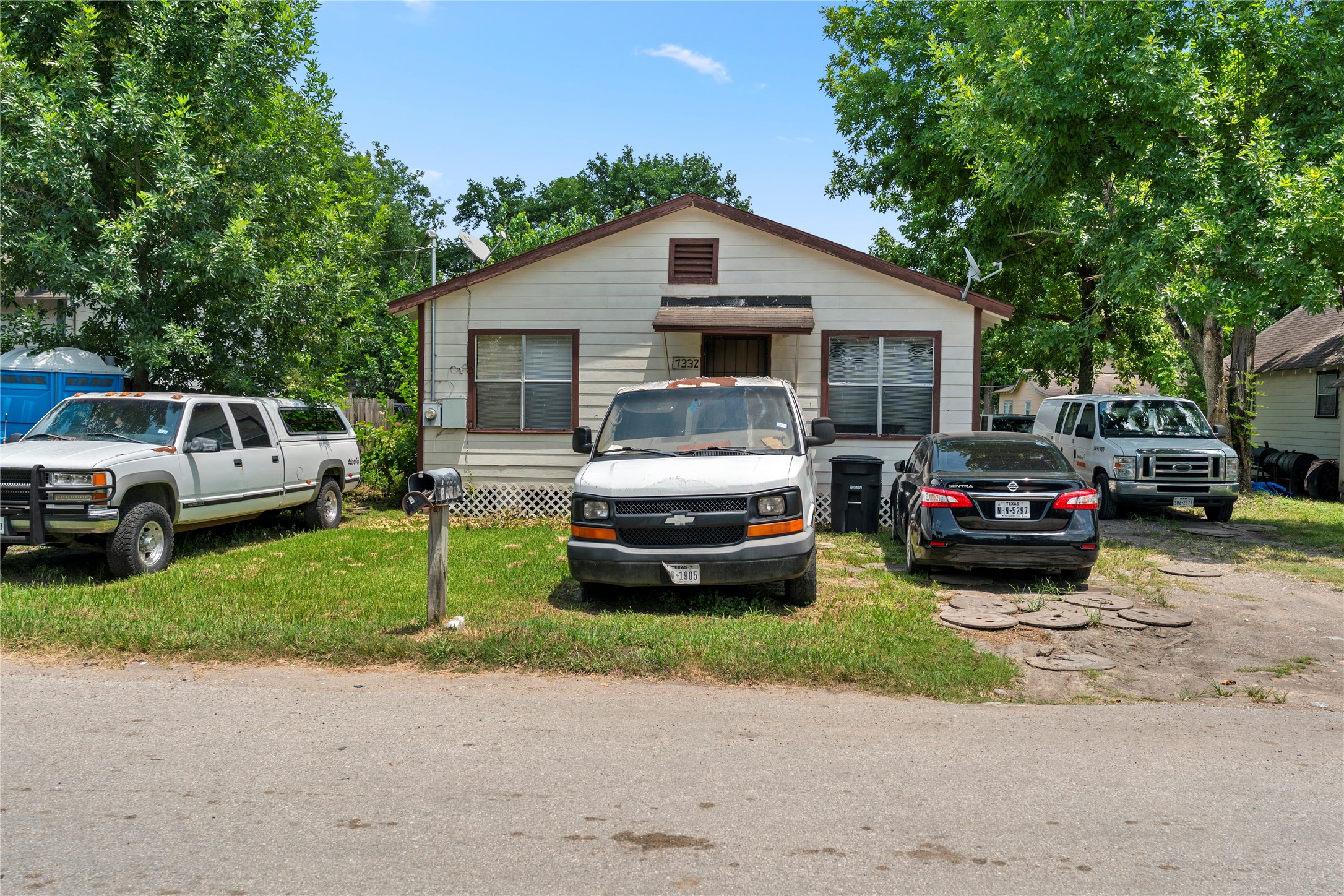 Listing photo 1