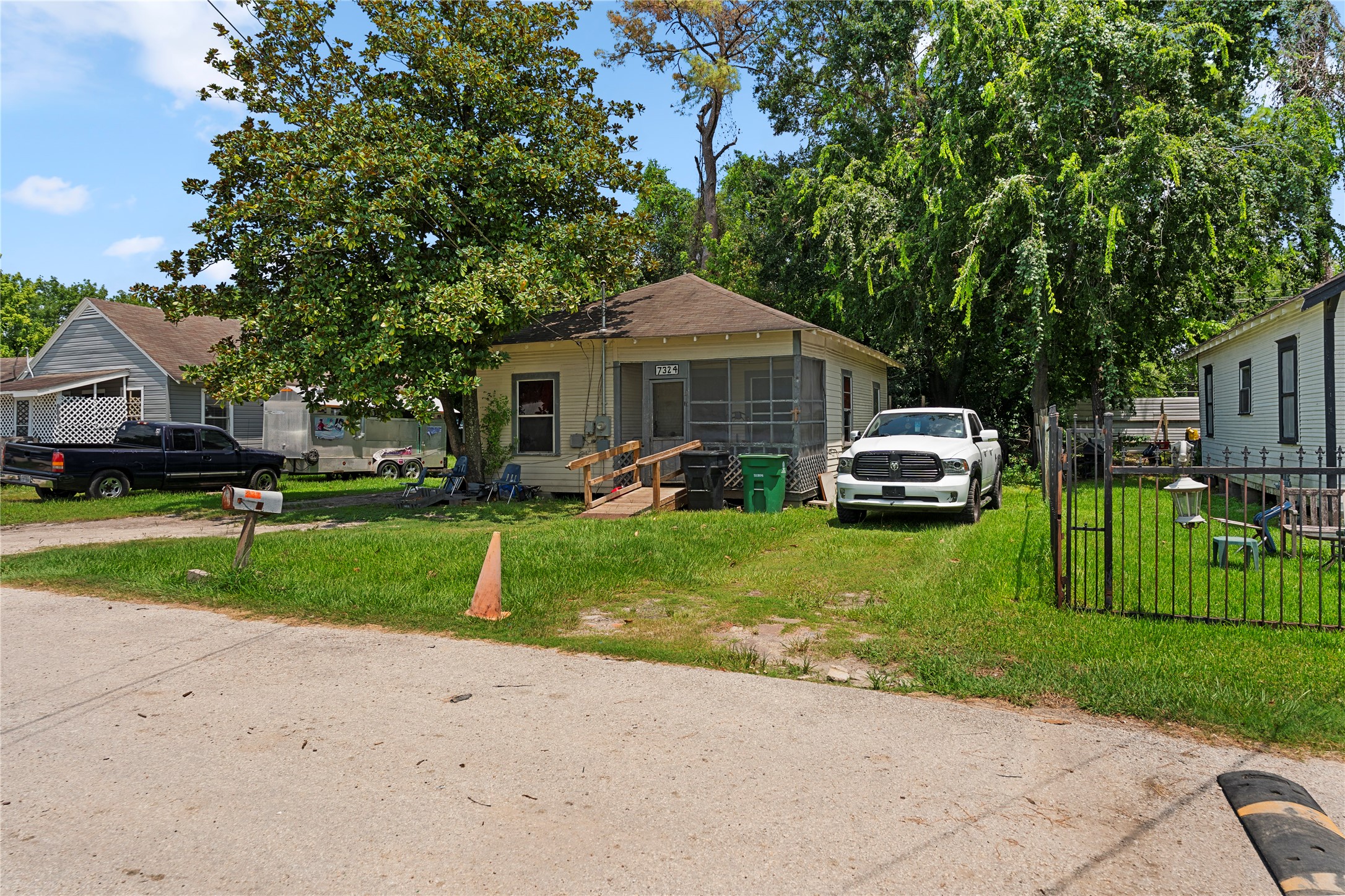 Listing photo 1
