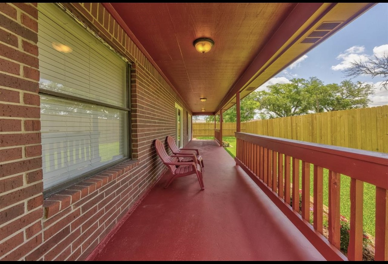 Listing photo 2