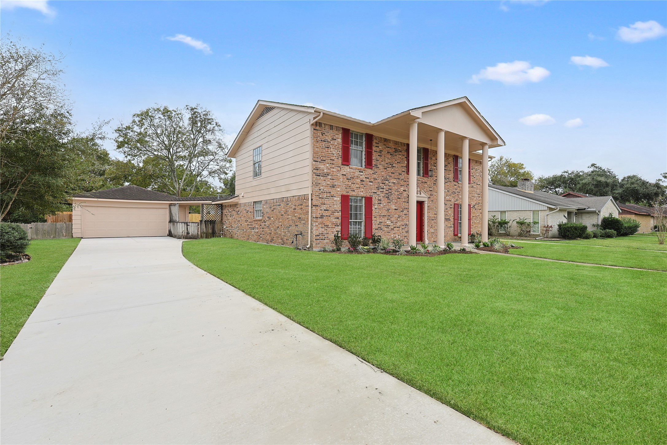 Listing photo 2