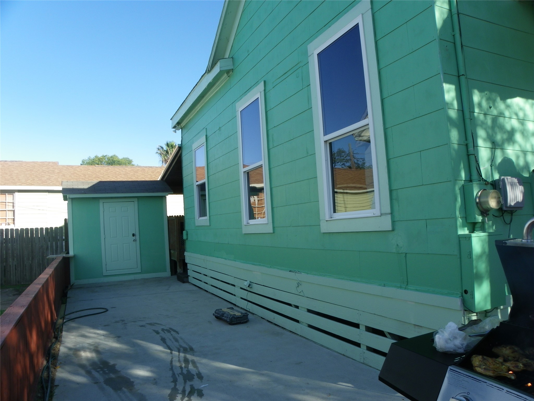 Listing photo 2