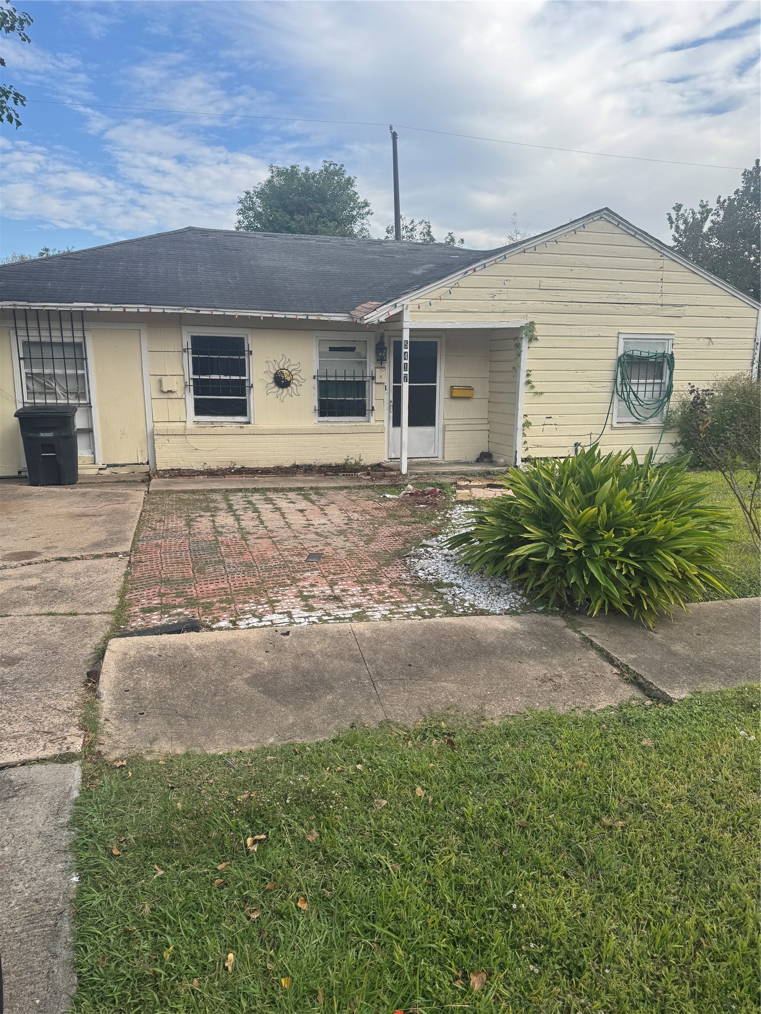 Listing photo 1
