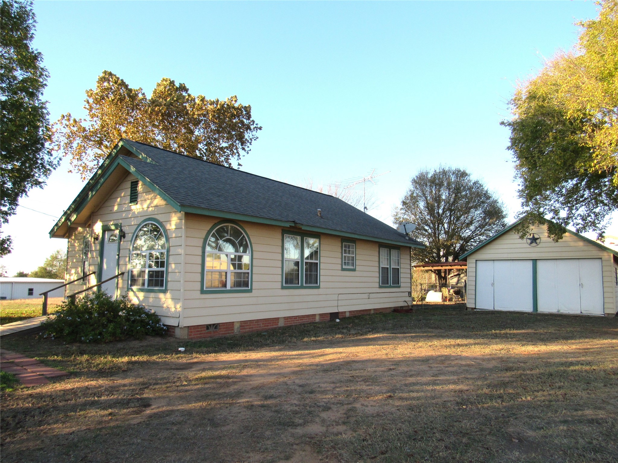 Listing photo 1