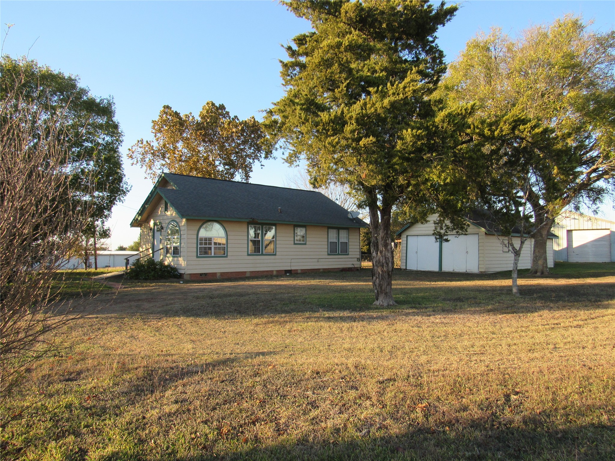 Listing photo 2