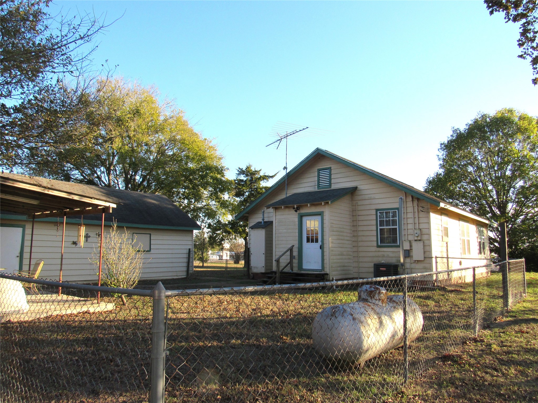 Listing photo 4