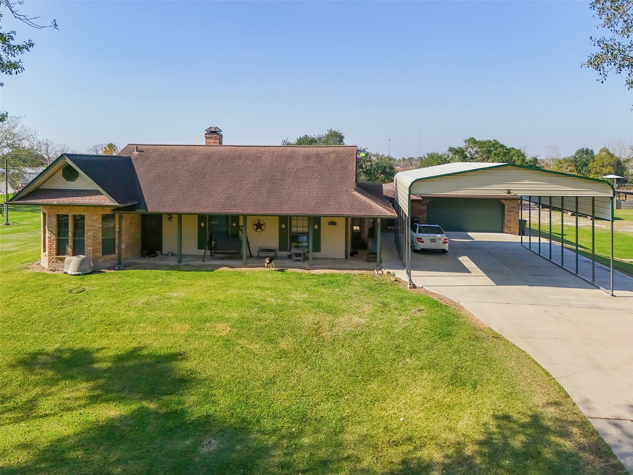 Listing photo 2
