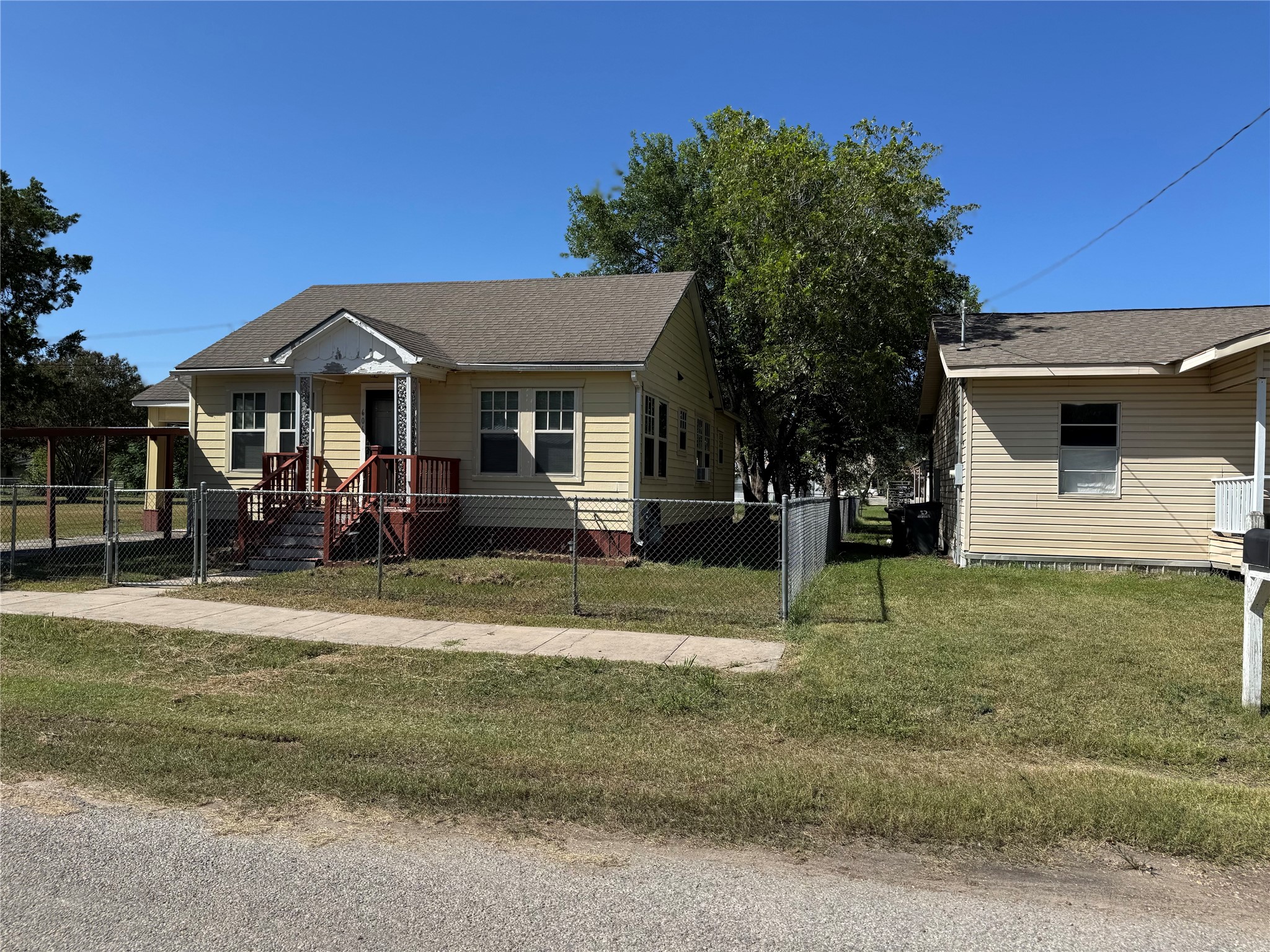 Listing photo 1