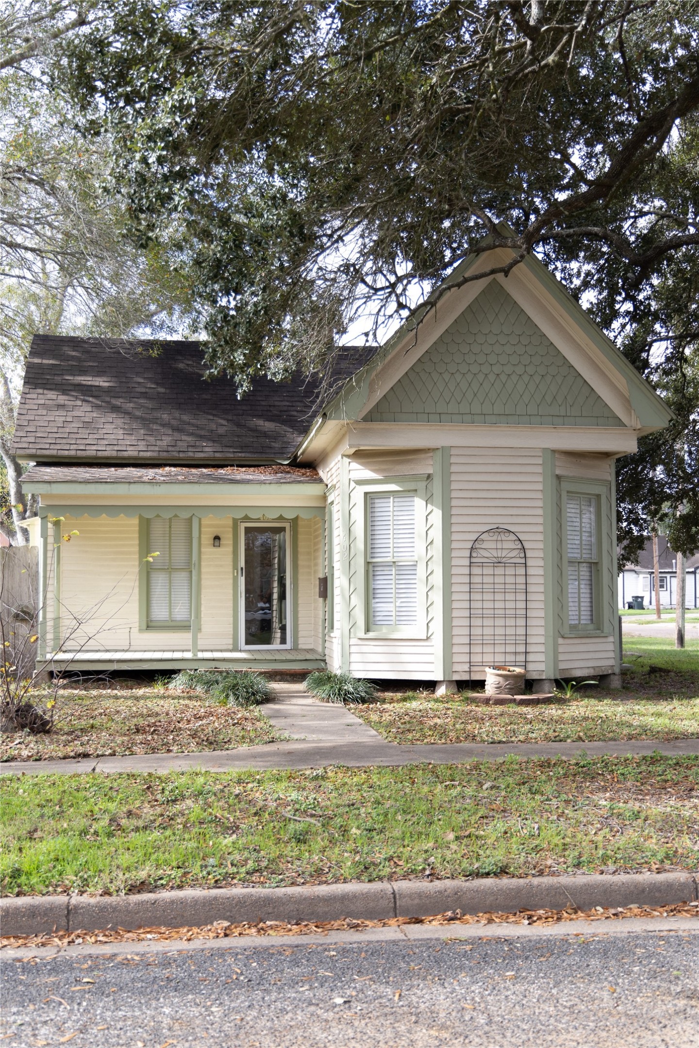 Listing photo 2