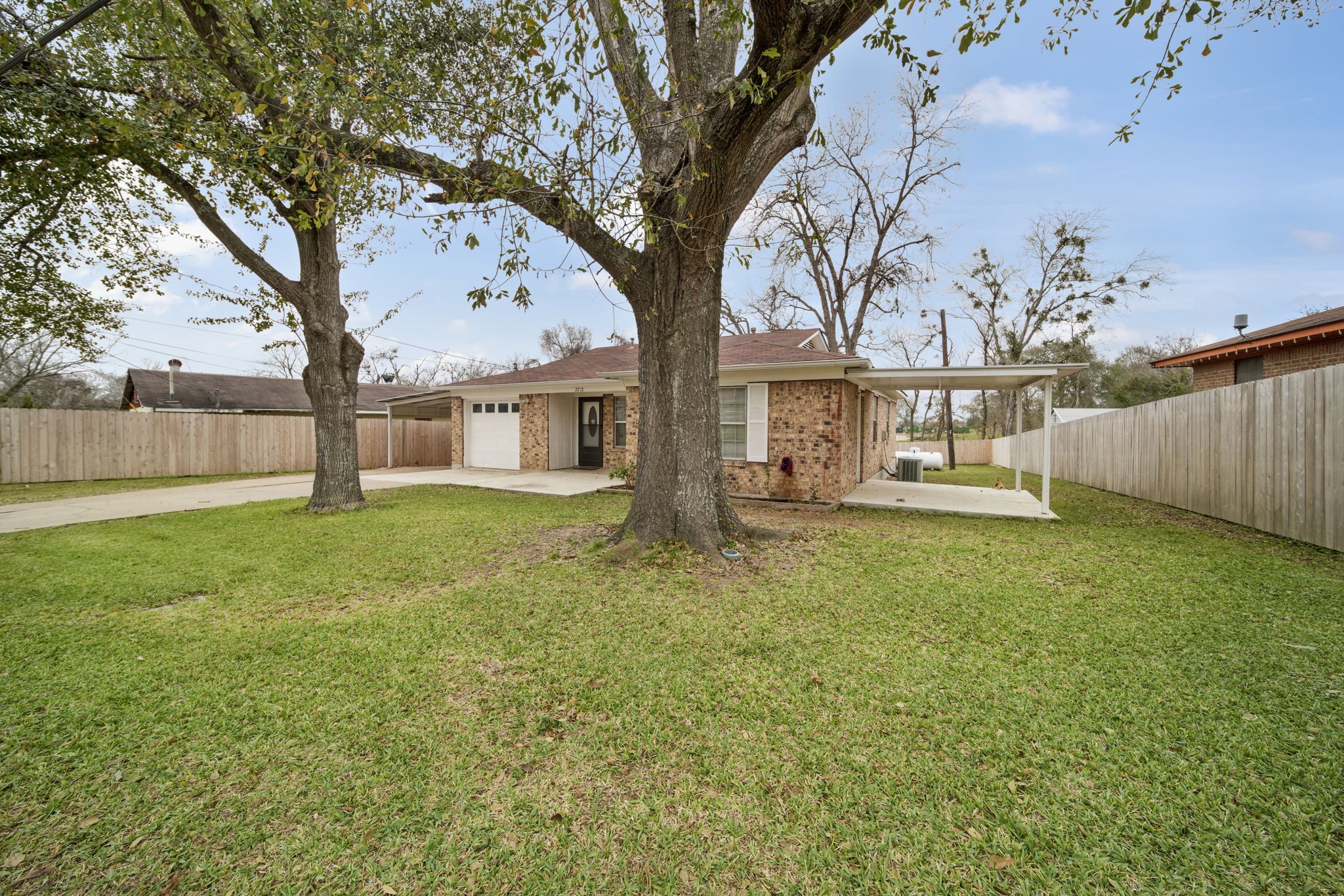 Listing photo 3
