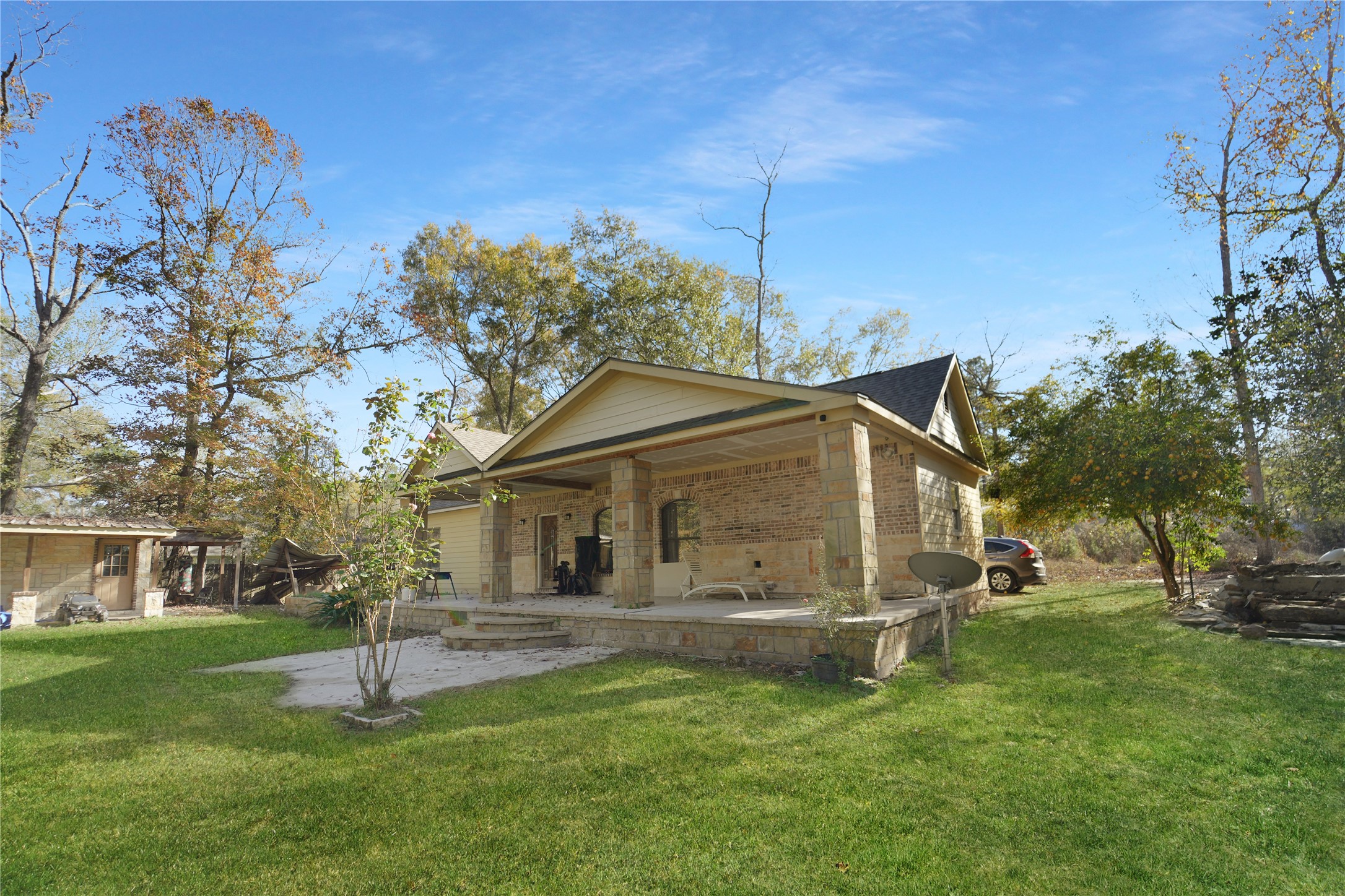 Listing photo 3