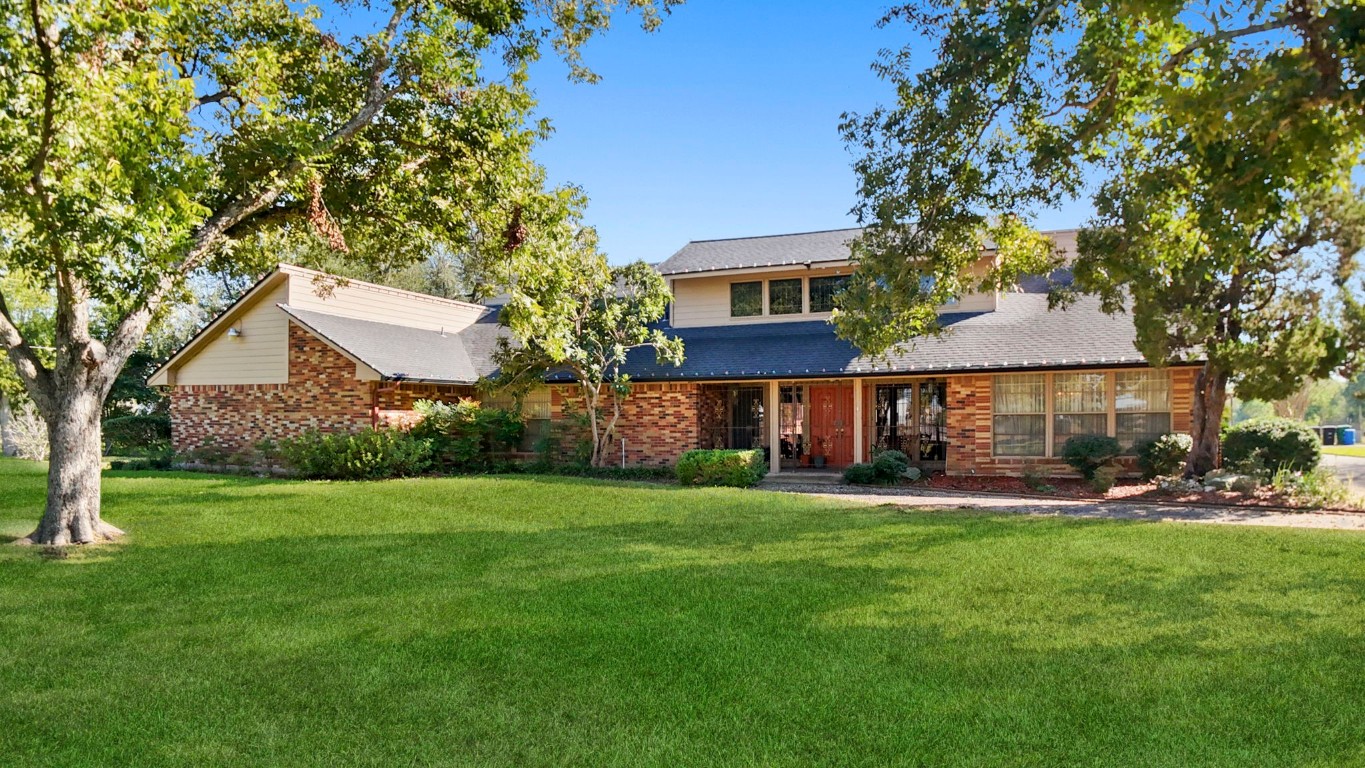 Listing photo 1