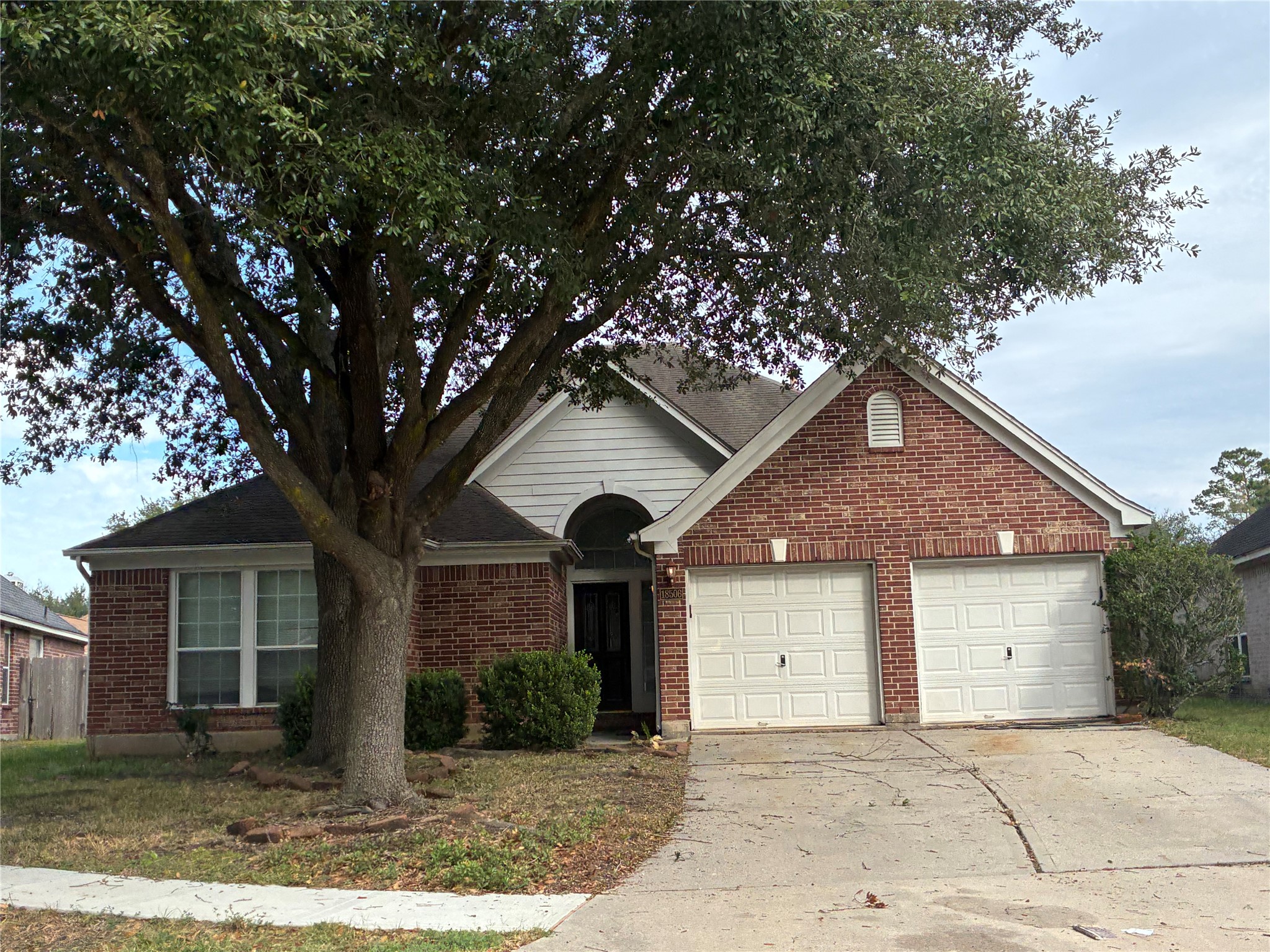 Listing photo 2