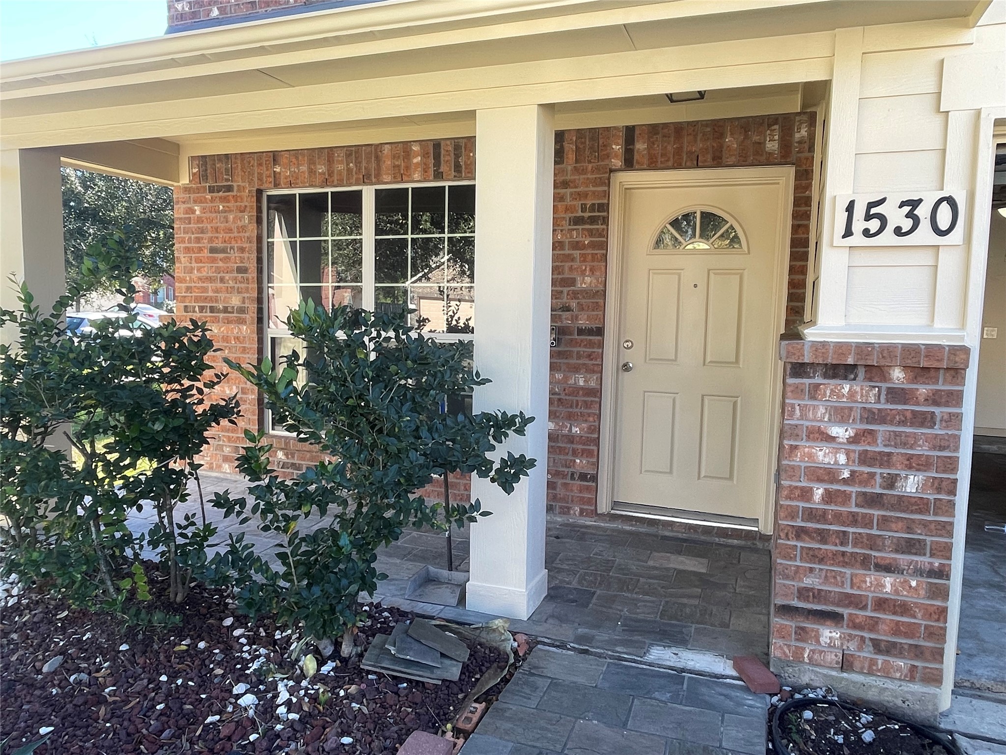 Listing photo 2