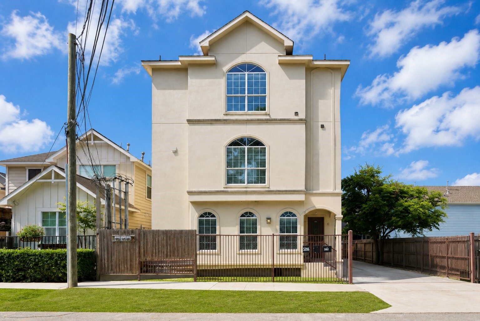 Listing photo 1