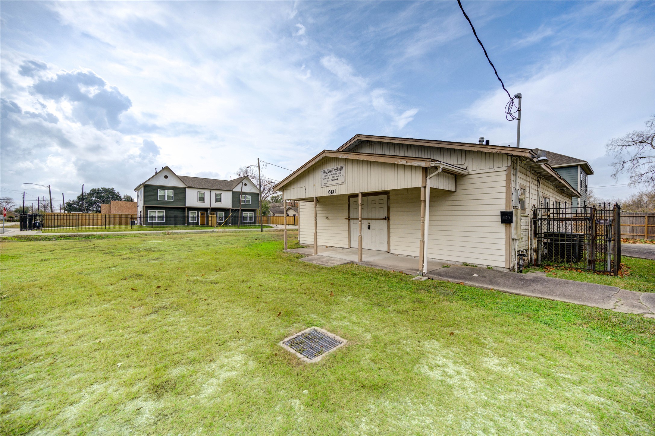 Listing photo 3