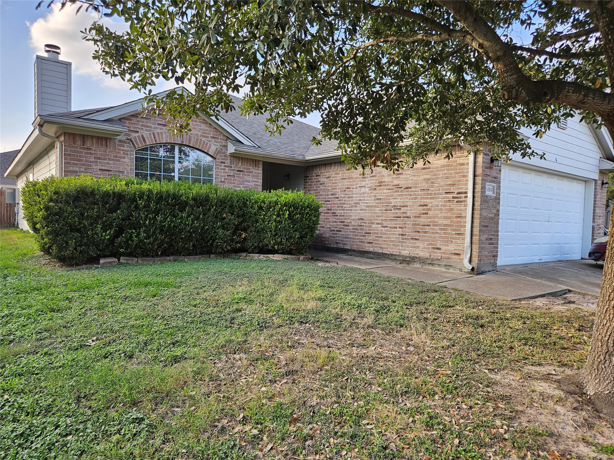 Listing photo 2