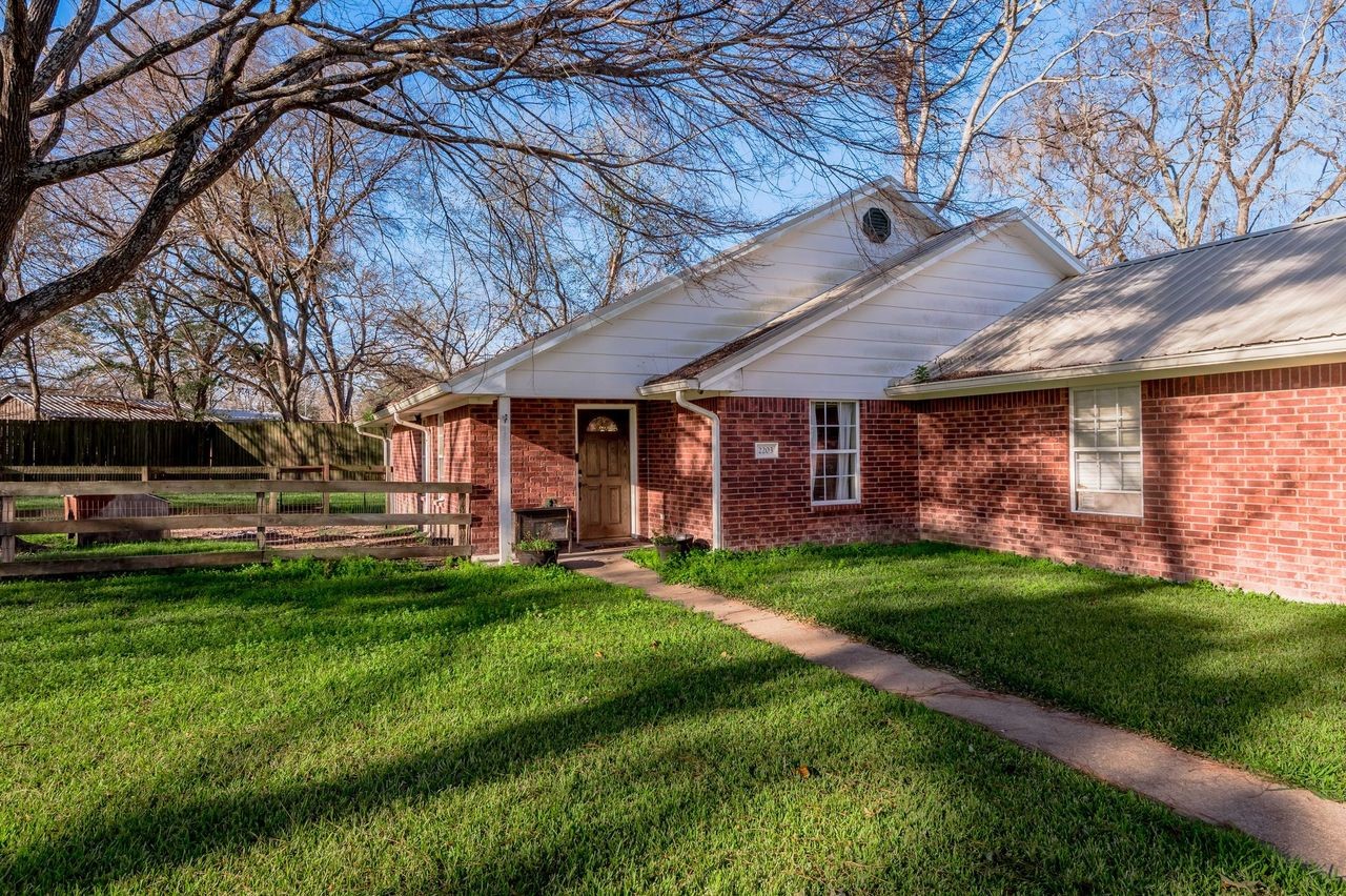 Listing photo 1