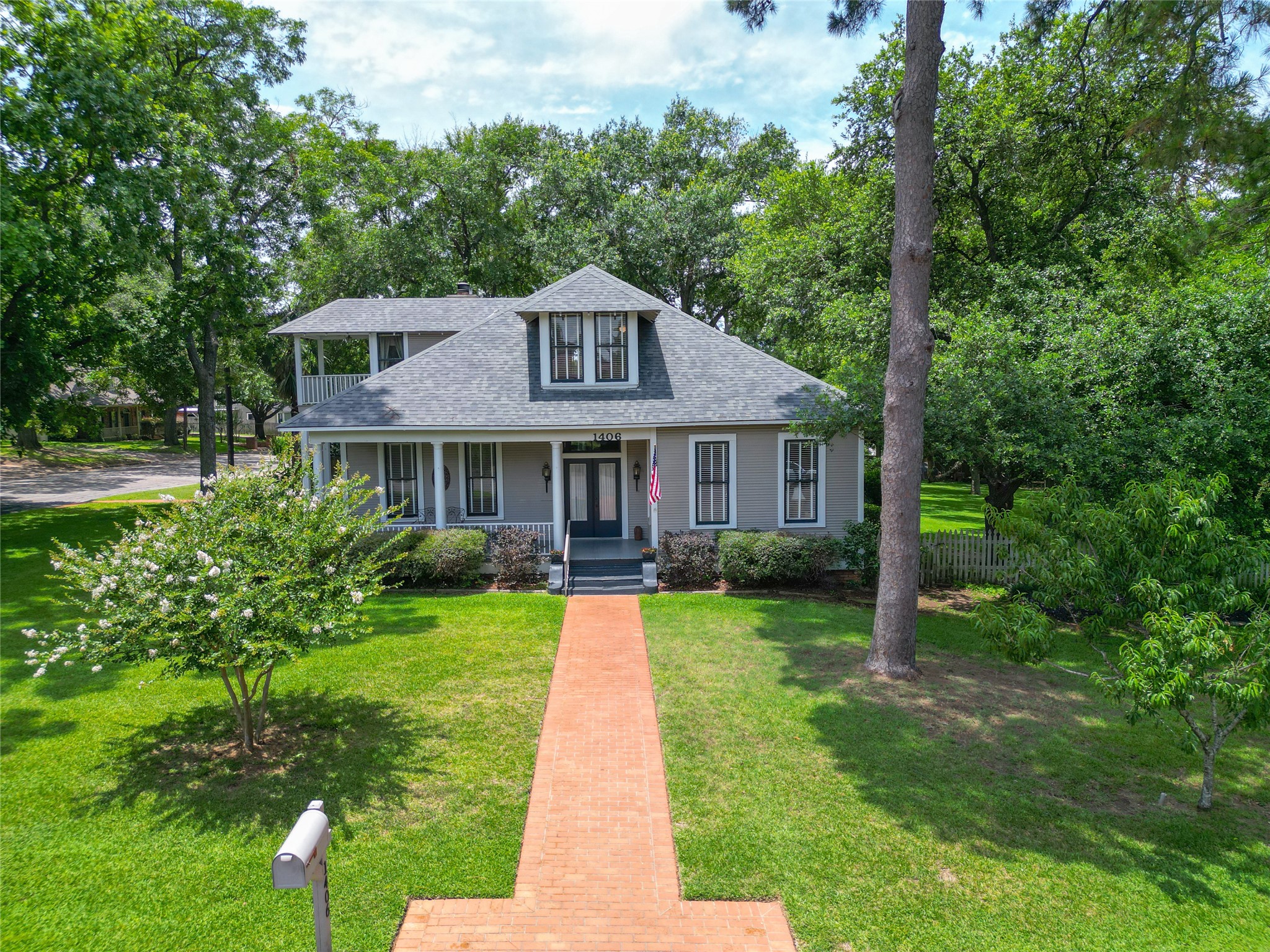 Listing photo 1