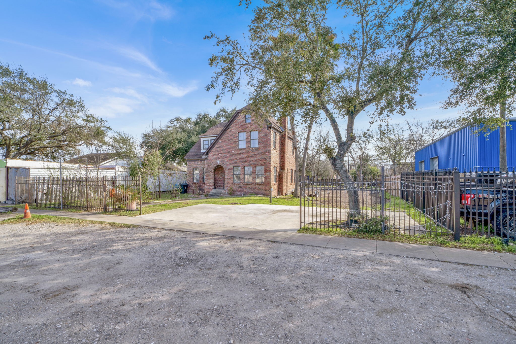 Listing photo 3