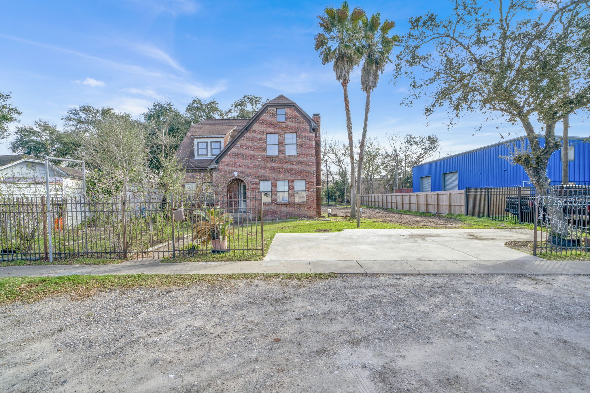 Listing photo 4