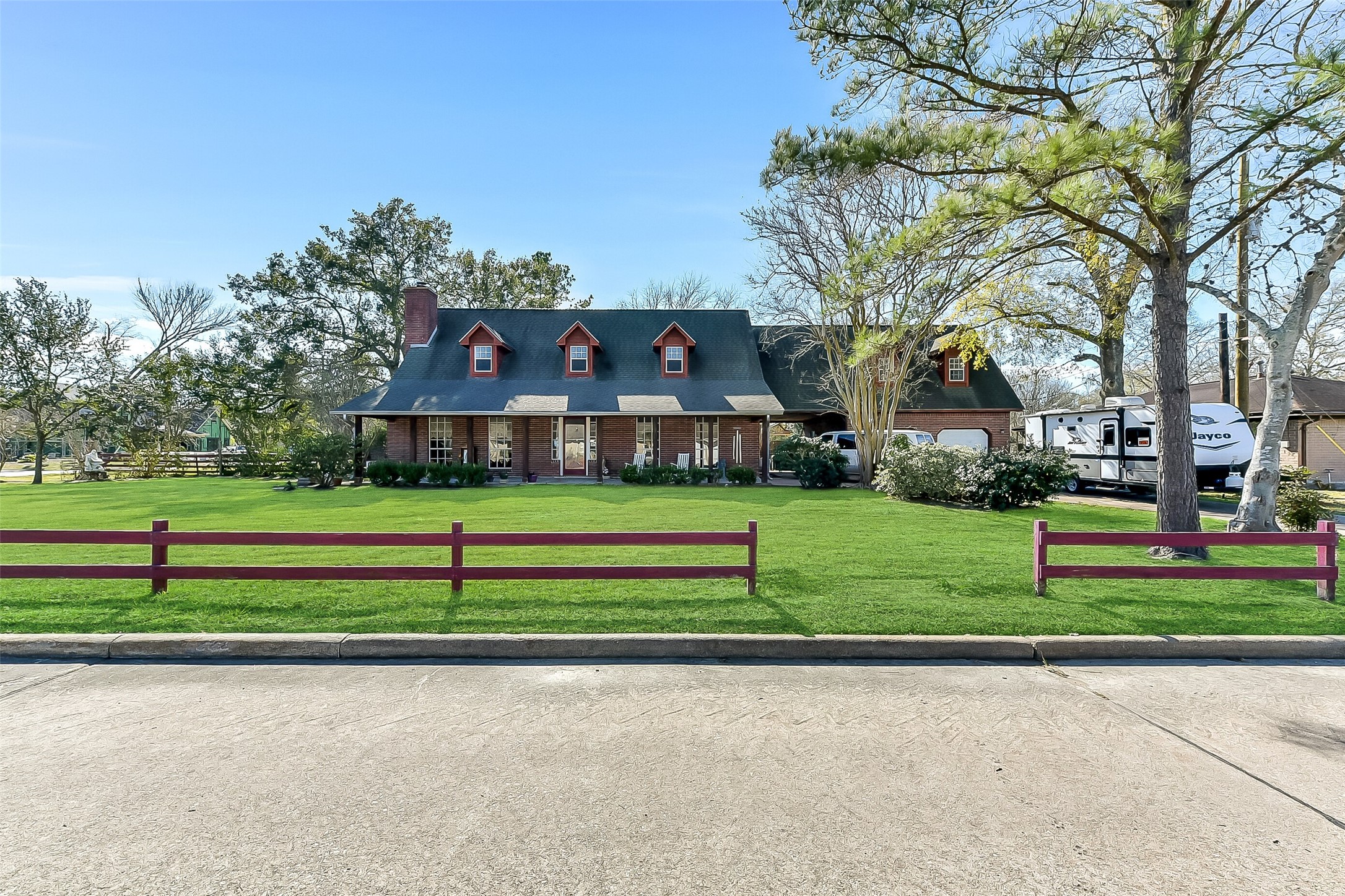 Listing photo 1